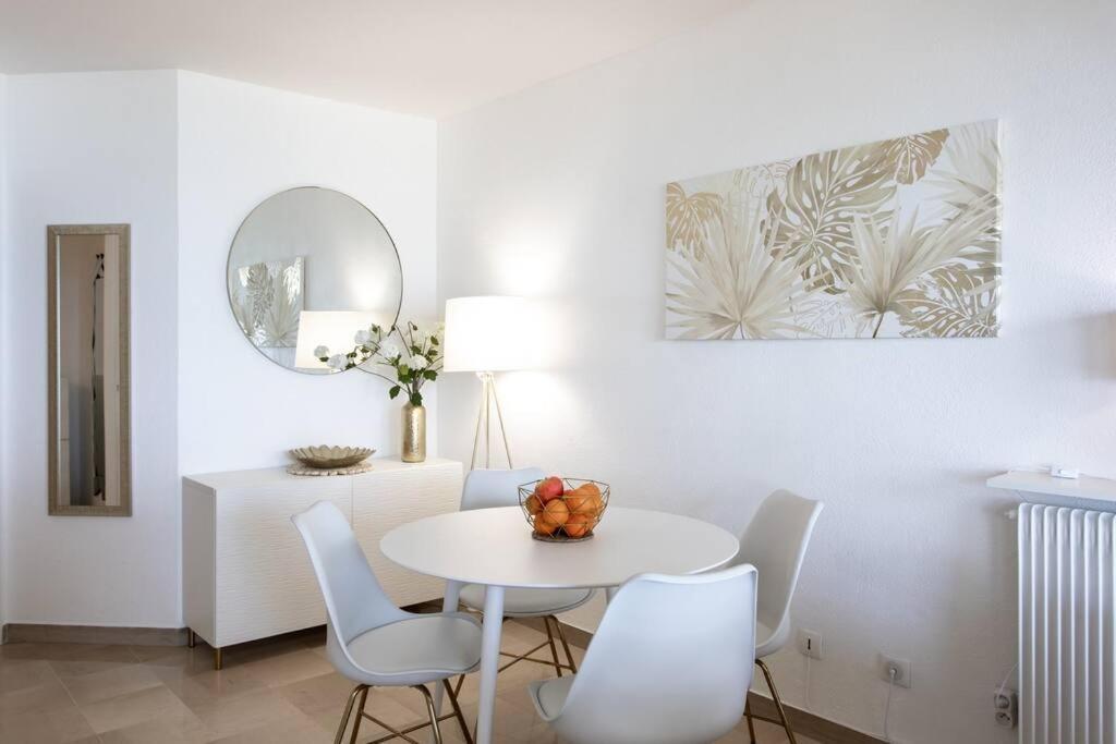 C4 - 1 Bdr Facing Sea & - Parking, Tennis & Wifi Apartment