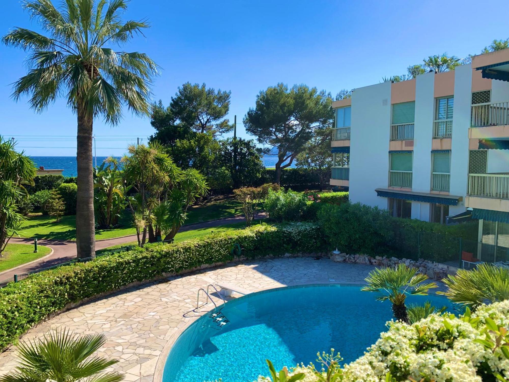 Studio Front De Mer, 30m2 Piscine & Mer Apartment *