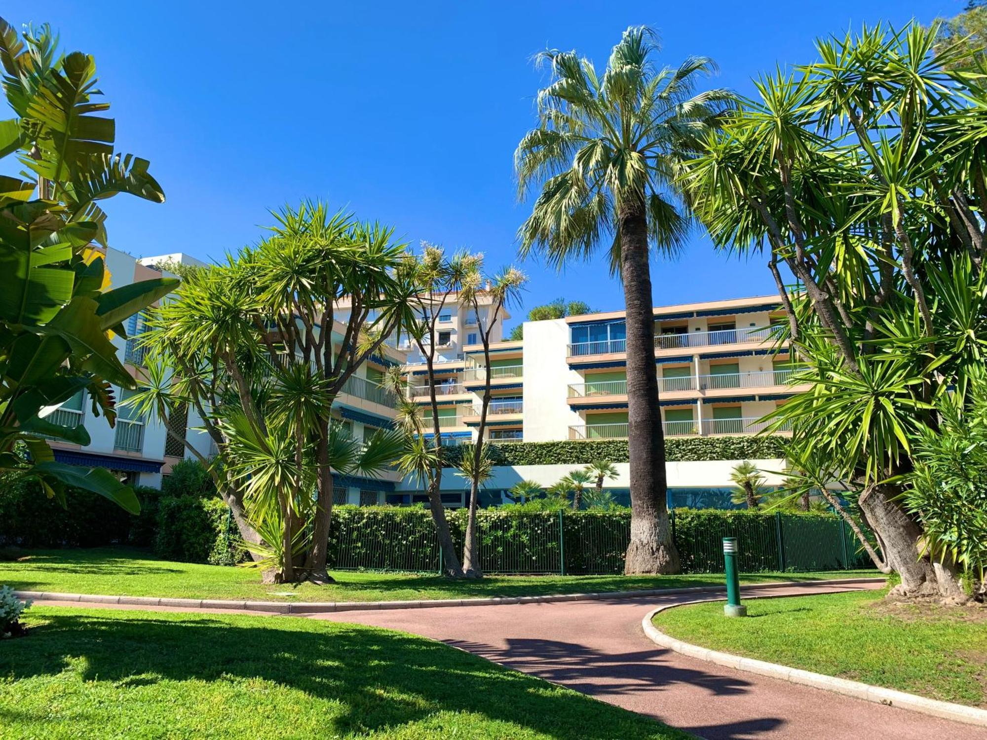 Studio Front De Mer, 30m2 Piscine & Mer Apartment *