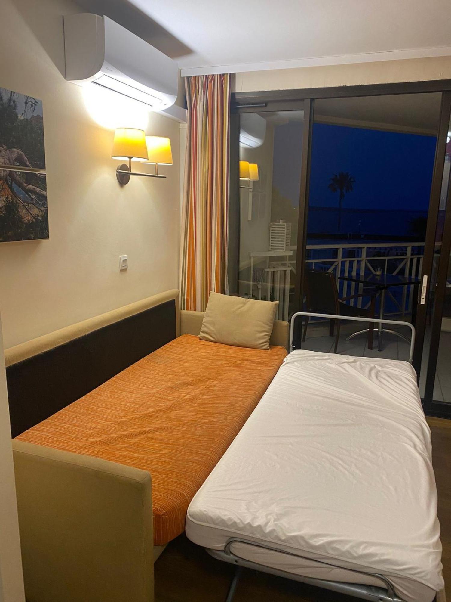Studio Vue mer et Piscine Climatisation Wifi Appartement
