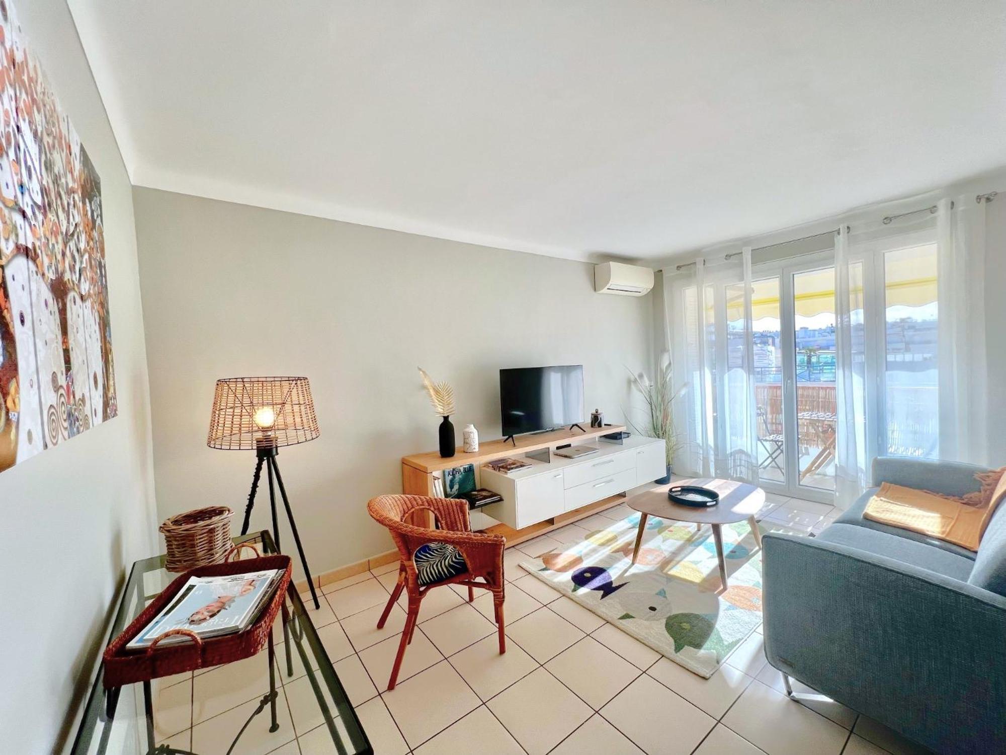 Savannah Proche Carlton, By Welcome To Apartment