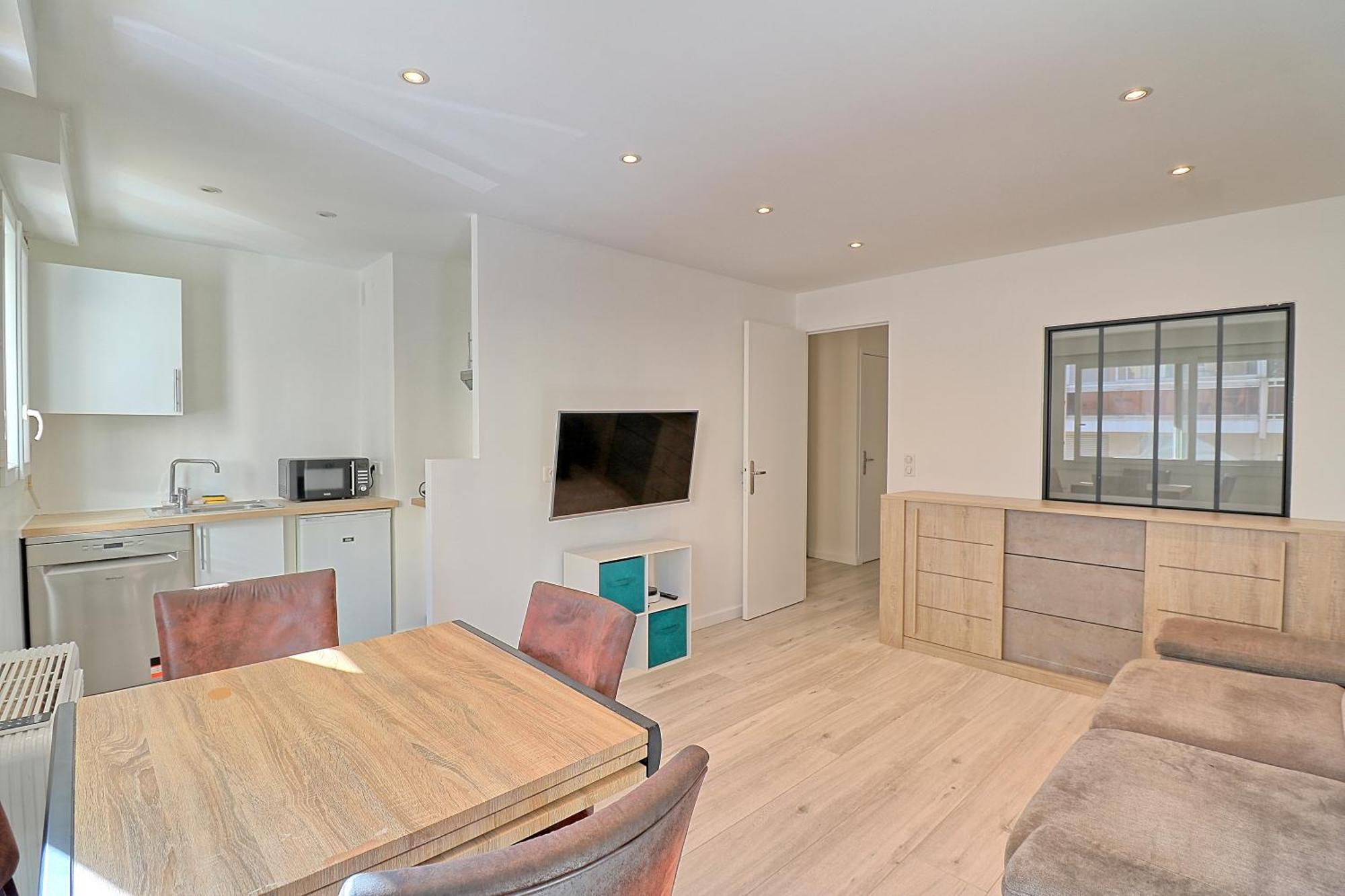 Plein Centre Proche Palais Et Plages Apartment *