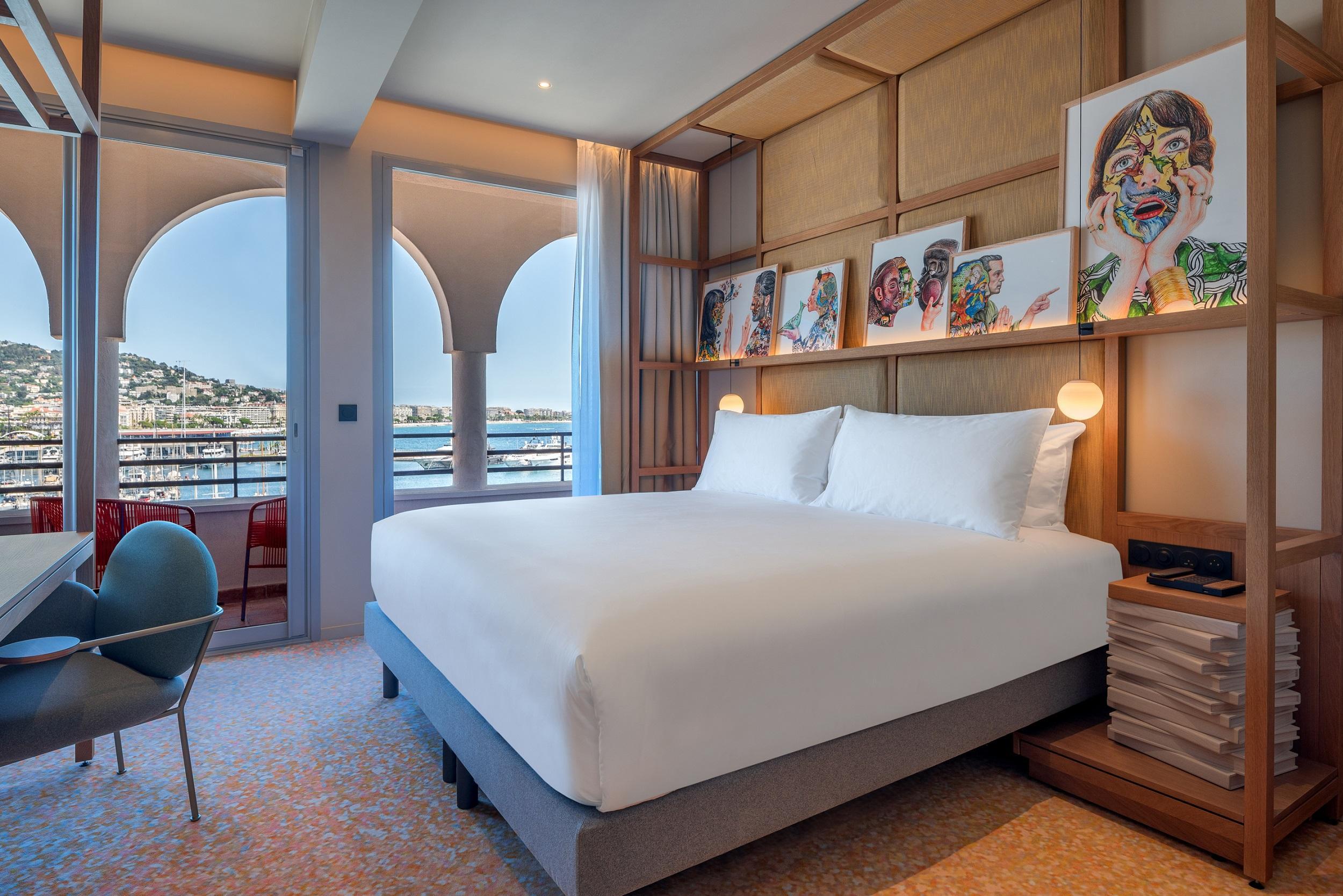 Radisson Blu 1835 Hotel, 4*