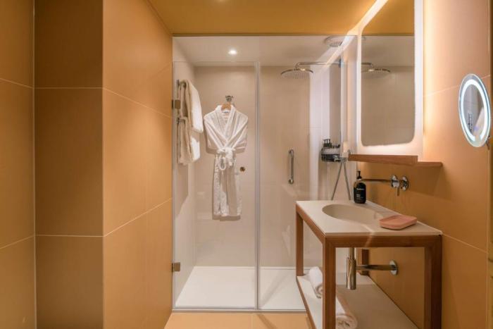 Radisson Blu 1835 Hotel, 4*