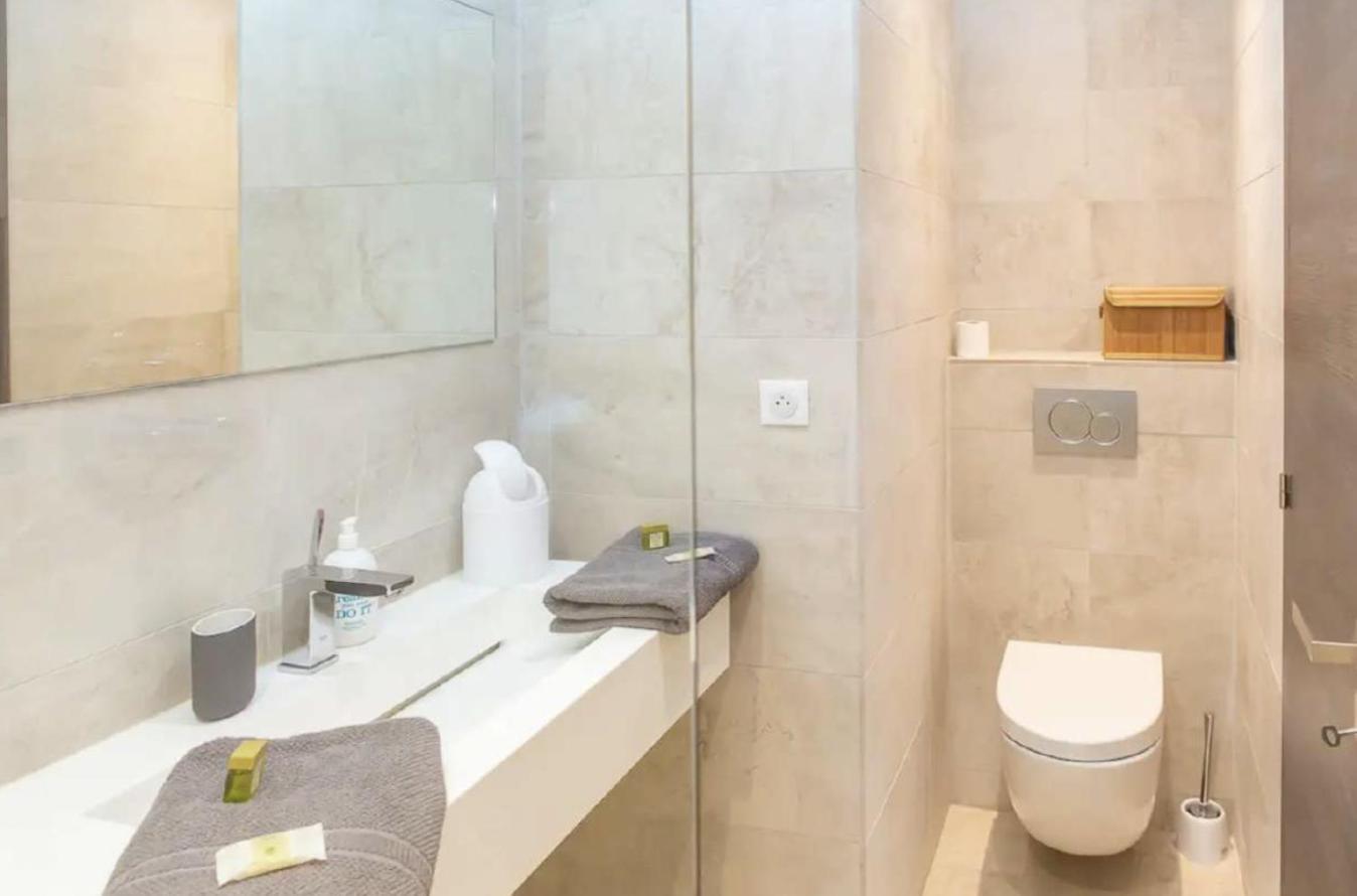 Amazing Large 1-bedroom Apartment *