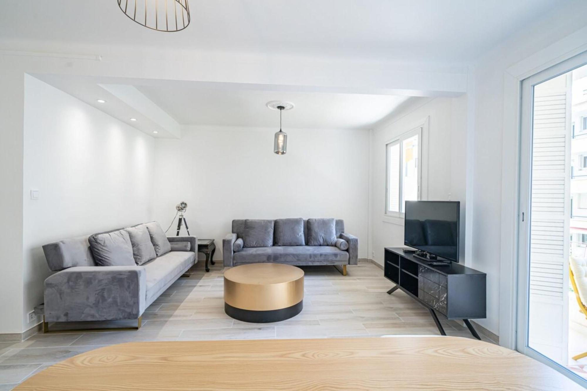 Apartment Brand New 2 Bedroom In The Heart Of *