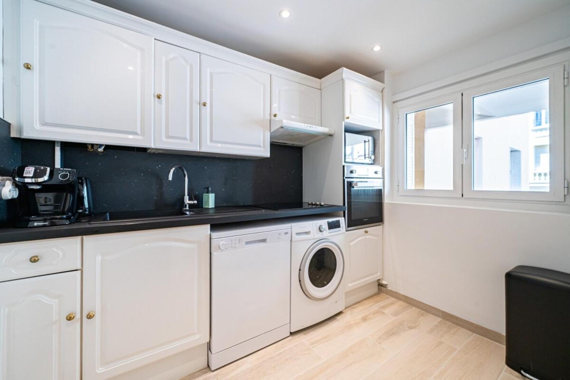 Apartment Brand New 2 Bedroom In The Heart Of *
