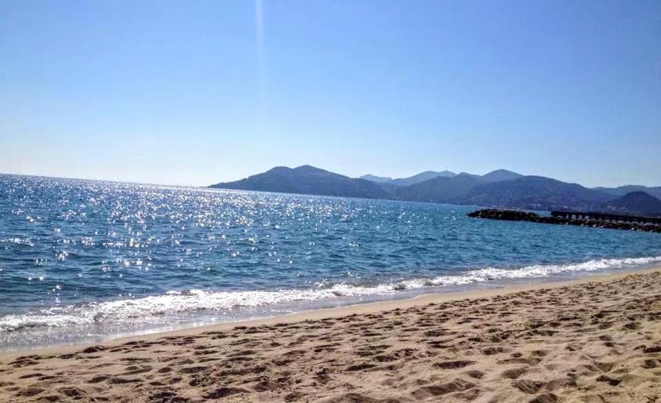 - 4 Personnes * Cannes
