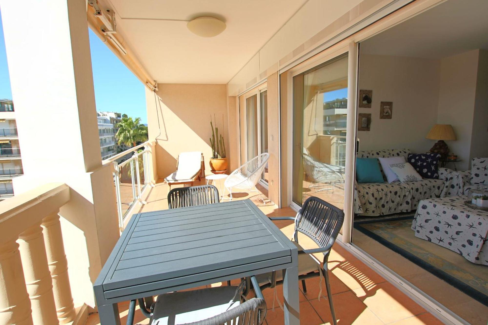2 Bedrooms 2 Bathrooms Clear View In Palm Area * Cannes