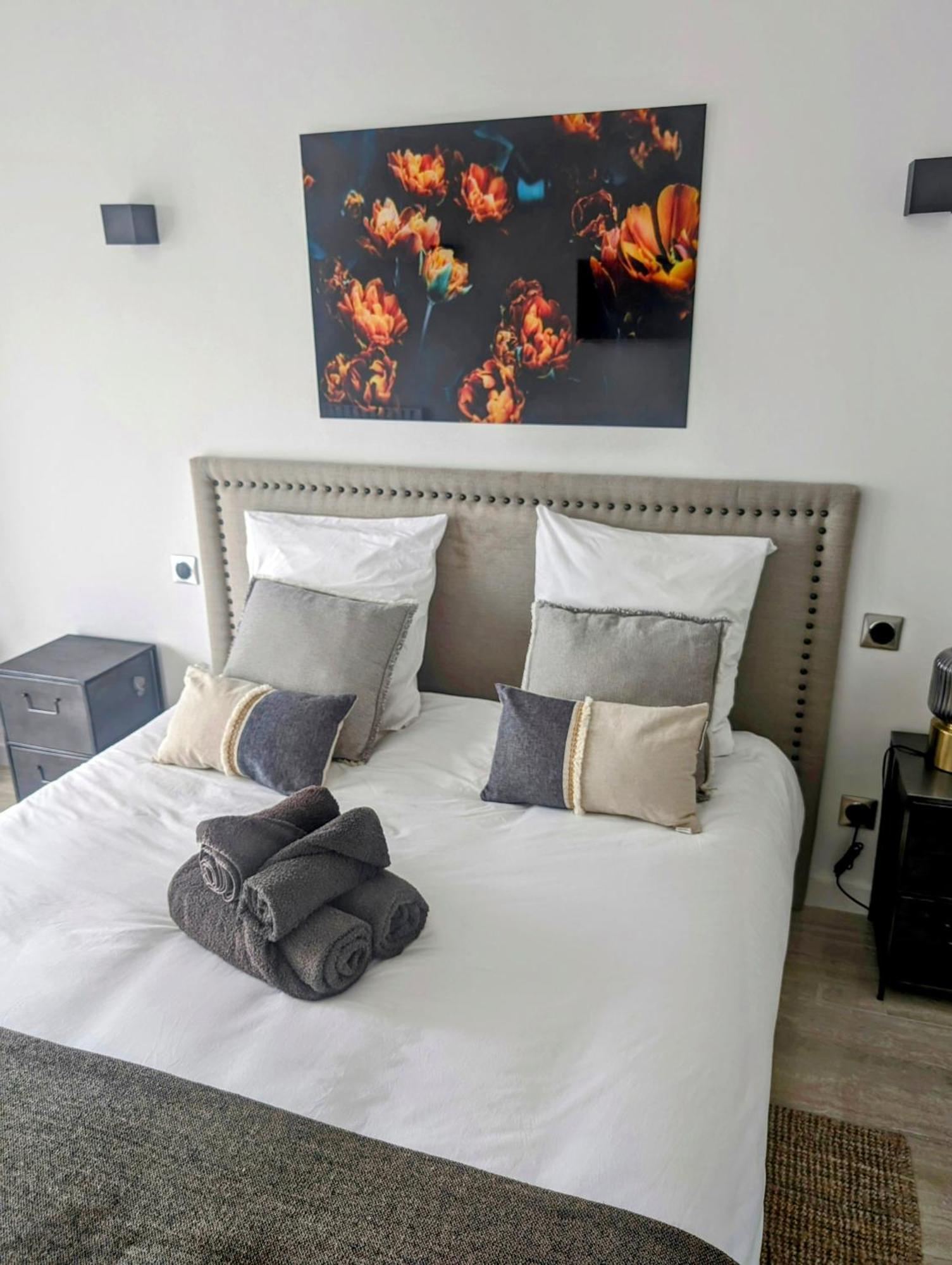 2 Bedrooms Seafront Apartment