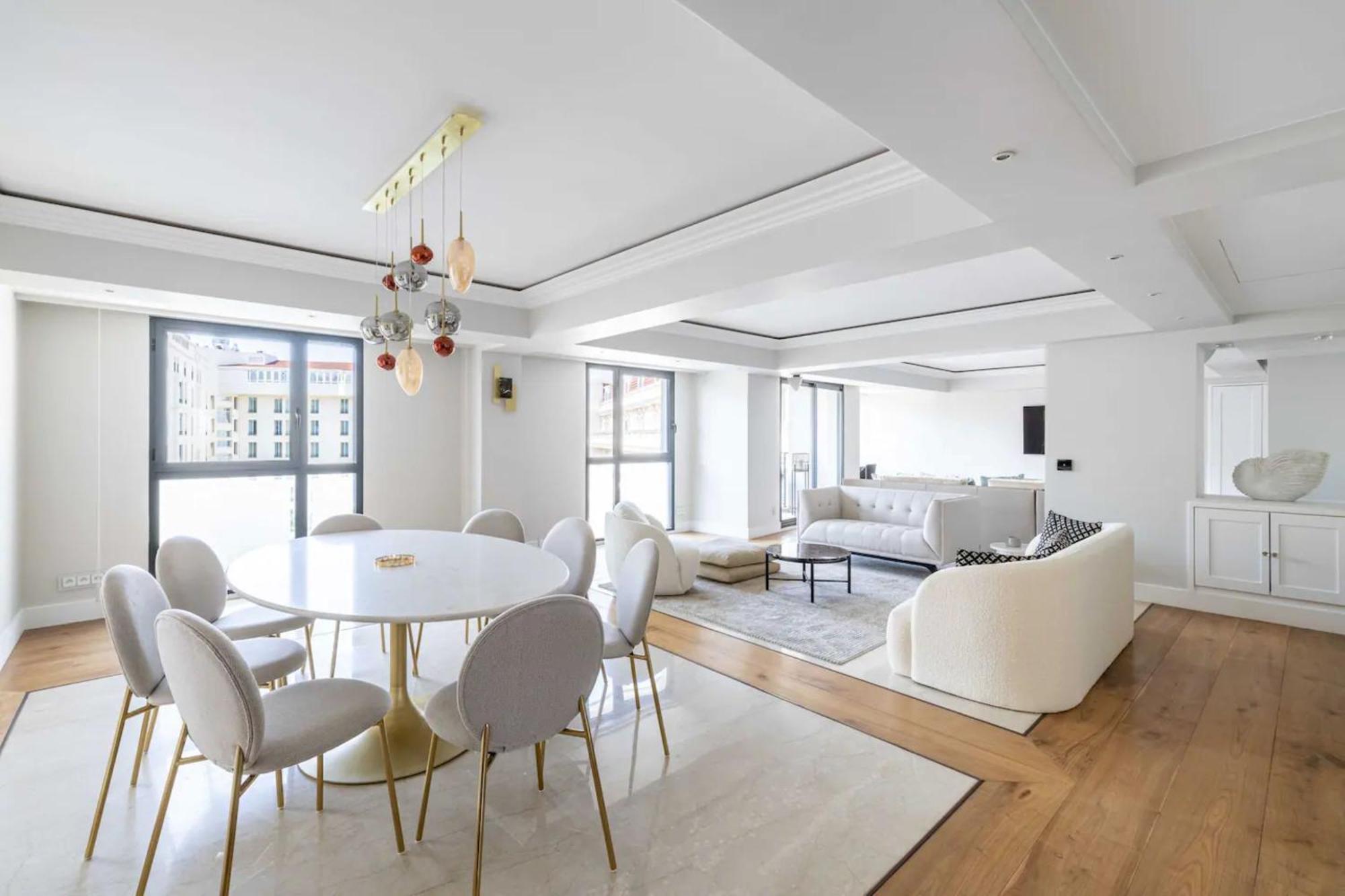 Carlton Riviera - *
