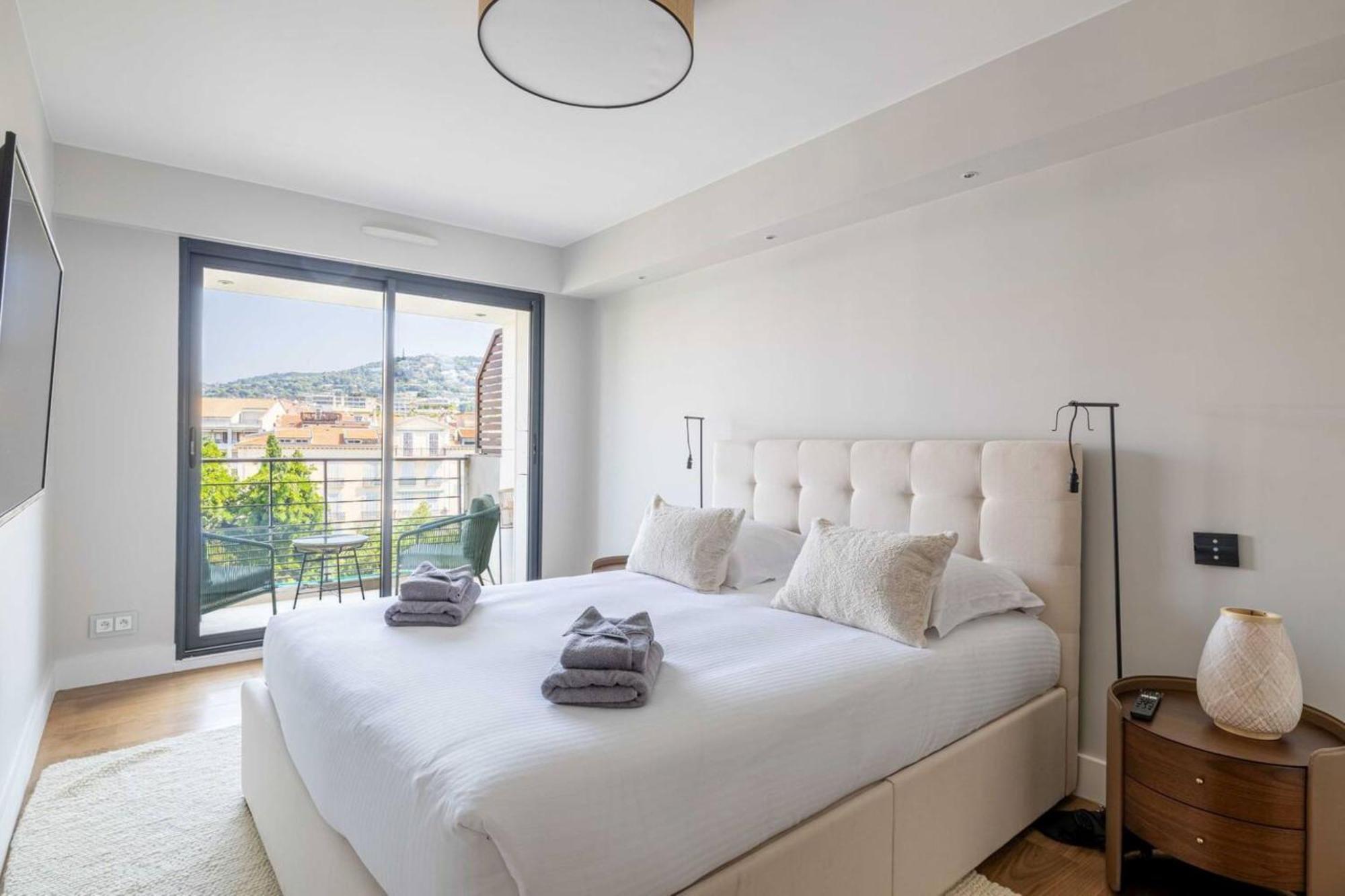 Carlton Riviera -