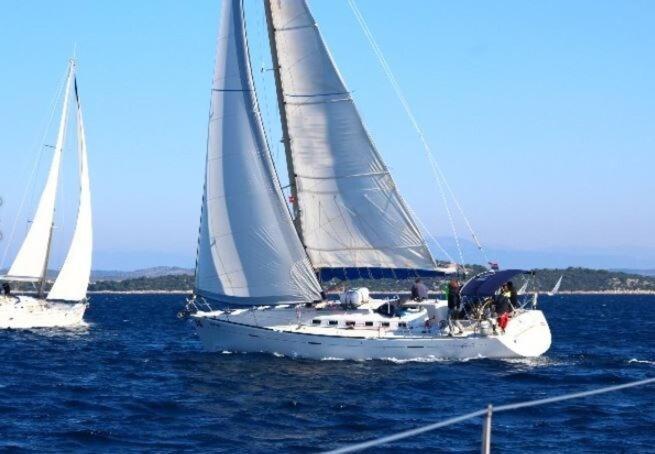 Sailboat Beneteau Cannes