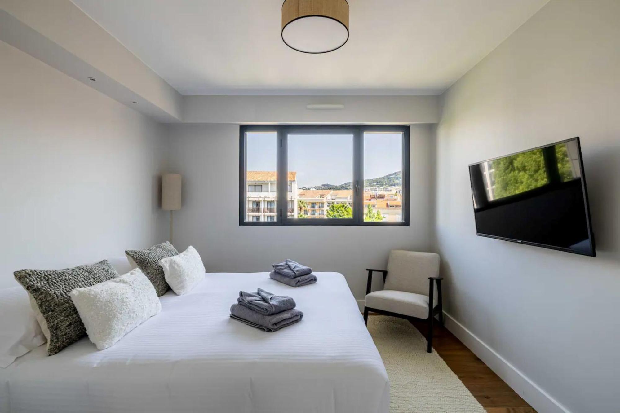 Carlton Riviera -