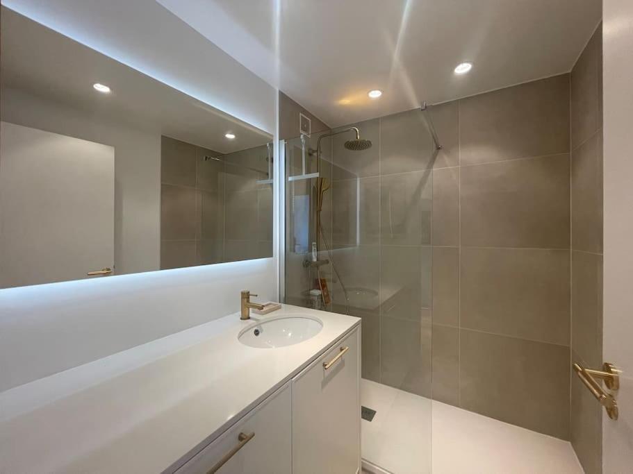 Le Bluebay - Luxurious 2 Bedrooms Seaview Swimming Pool Carpark