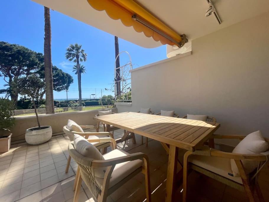 Le Bluebay - Luxurious 2 Bedrooms Seaview Swimming Pool Carpark
