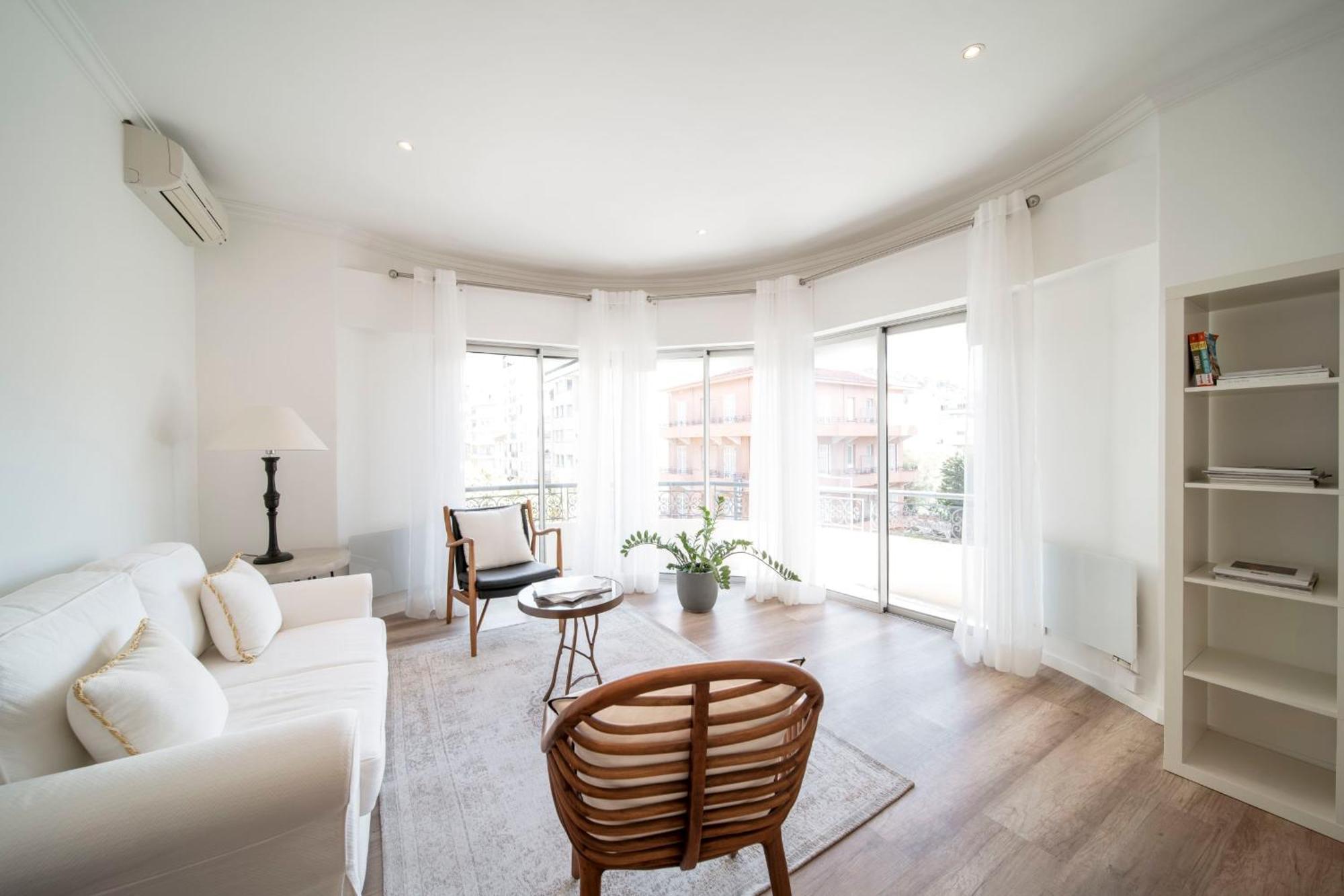 Apartment Ref 1933 - - For Rent *