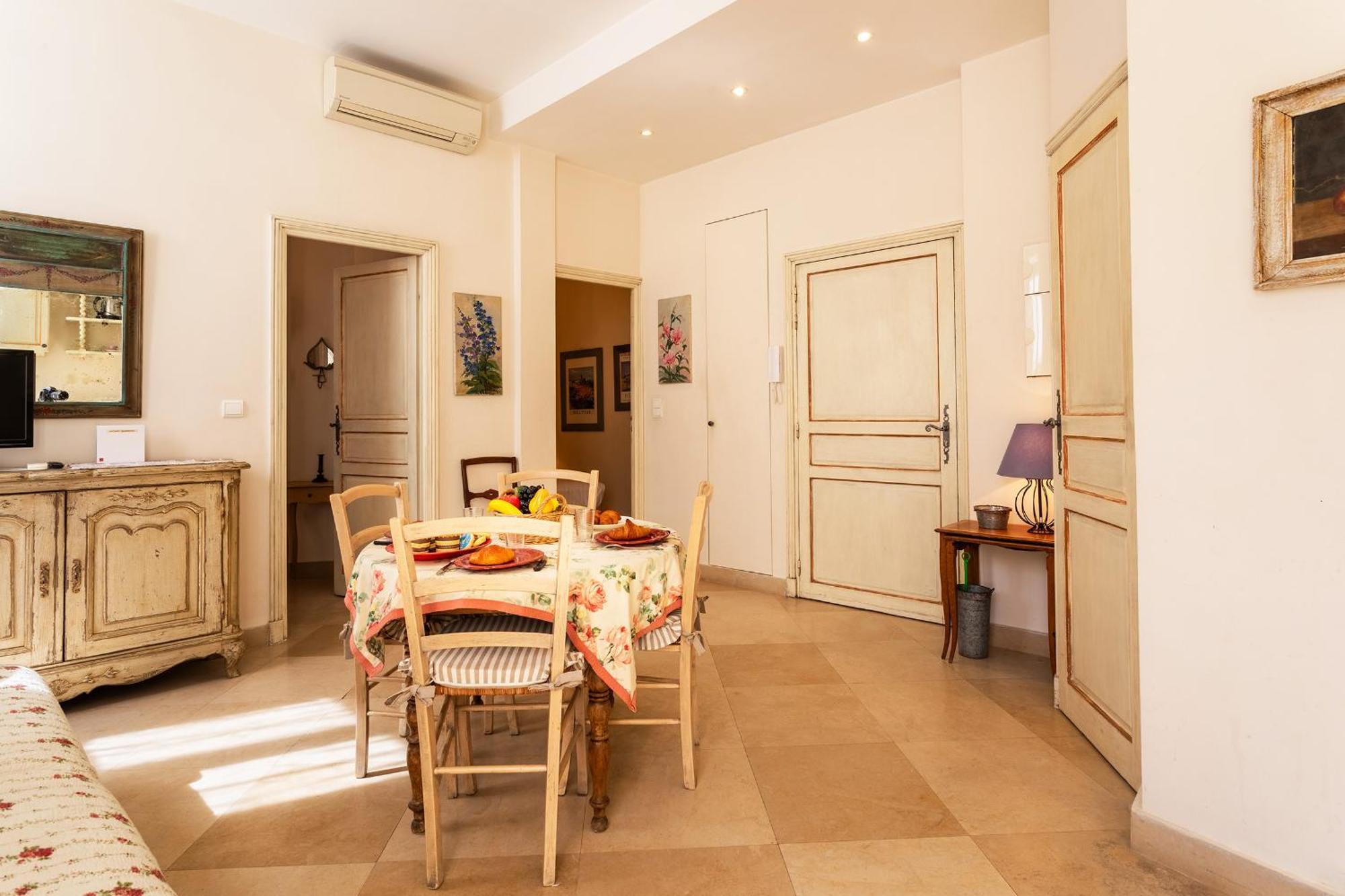 Freres Pradignac Apartment *