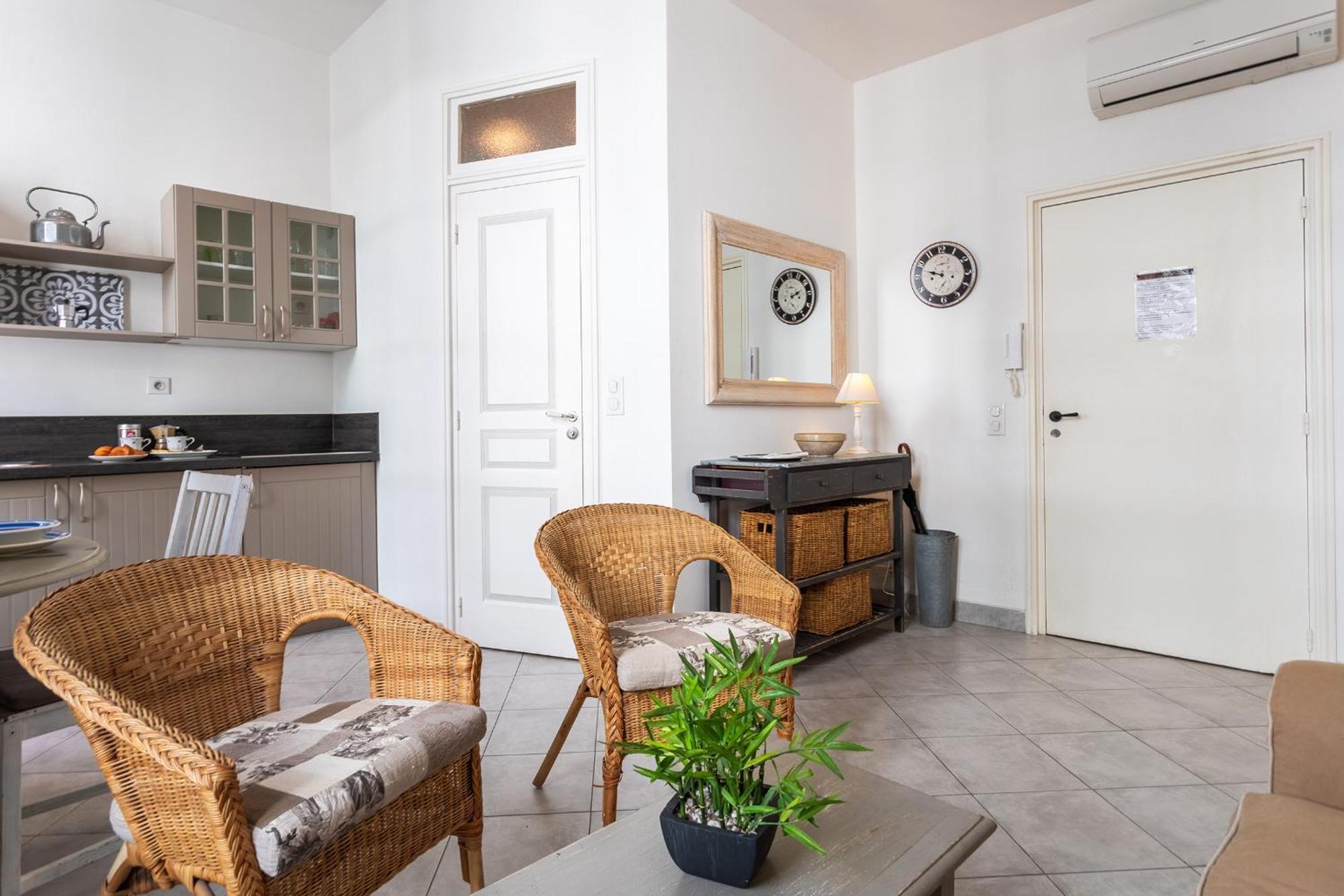 Freres Pradignaclat1101 Apartment *