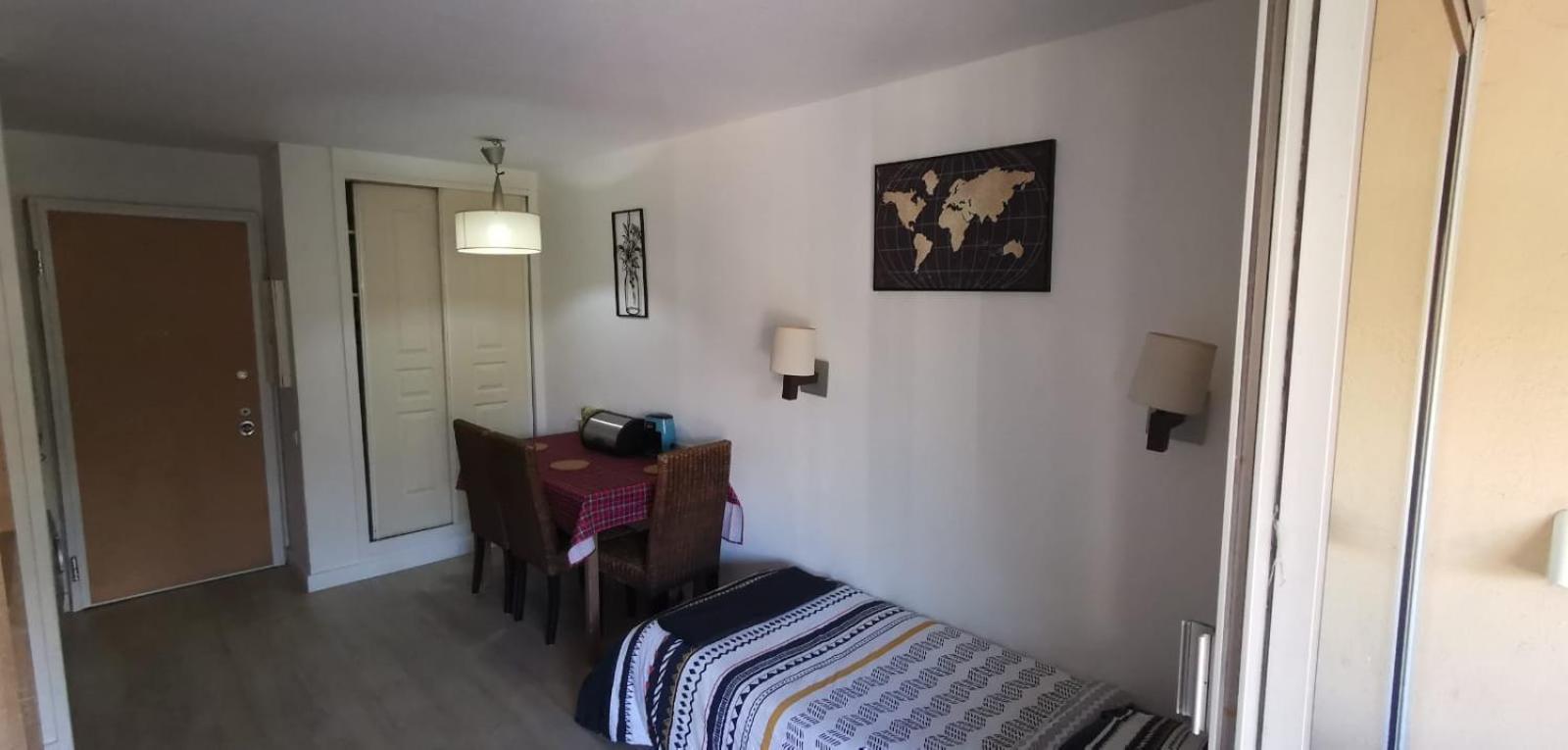 A&h Homes - - Near Train Station *