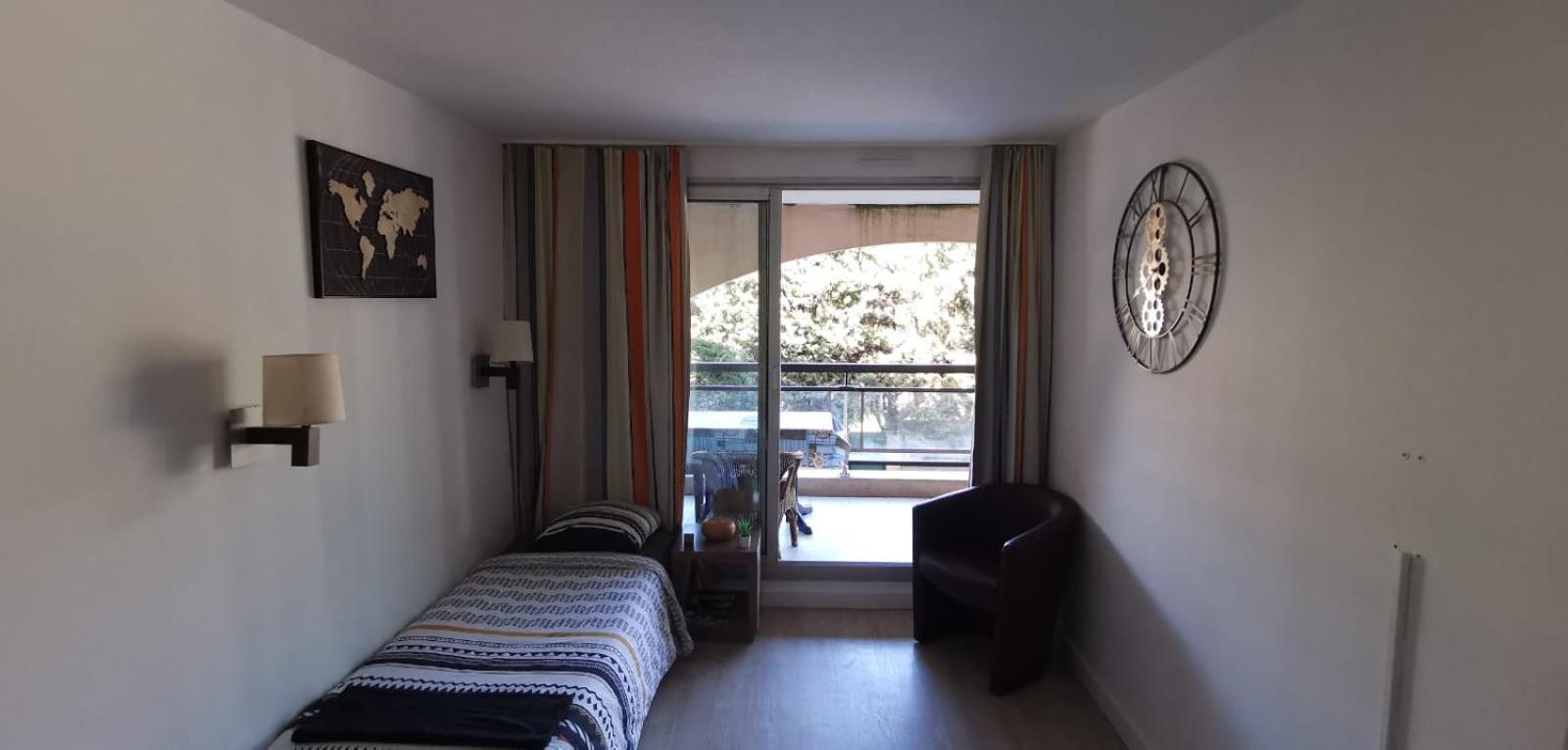 A&h Homes - - Near Train Station Apartment