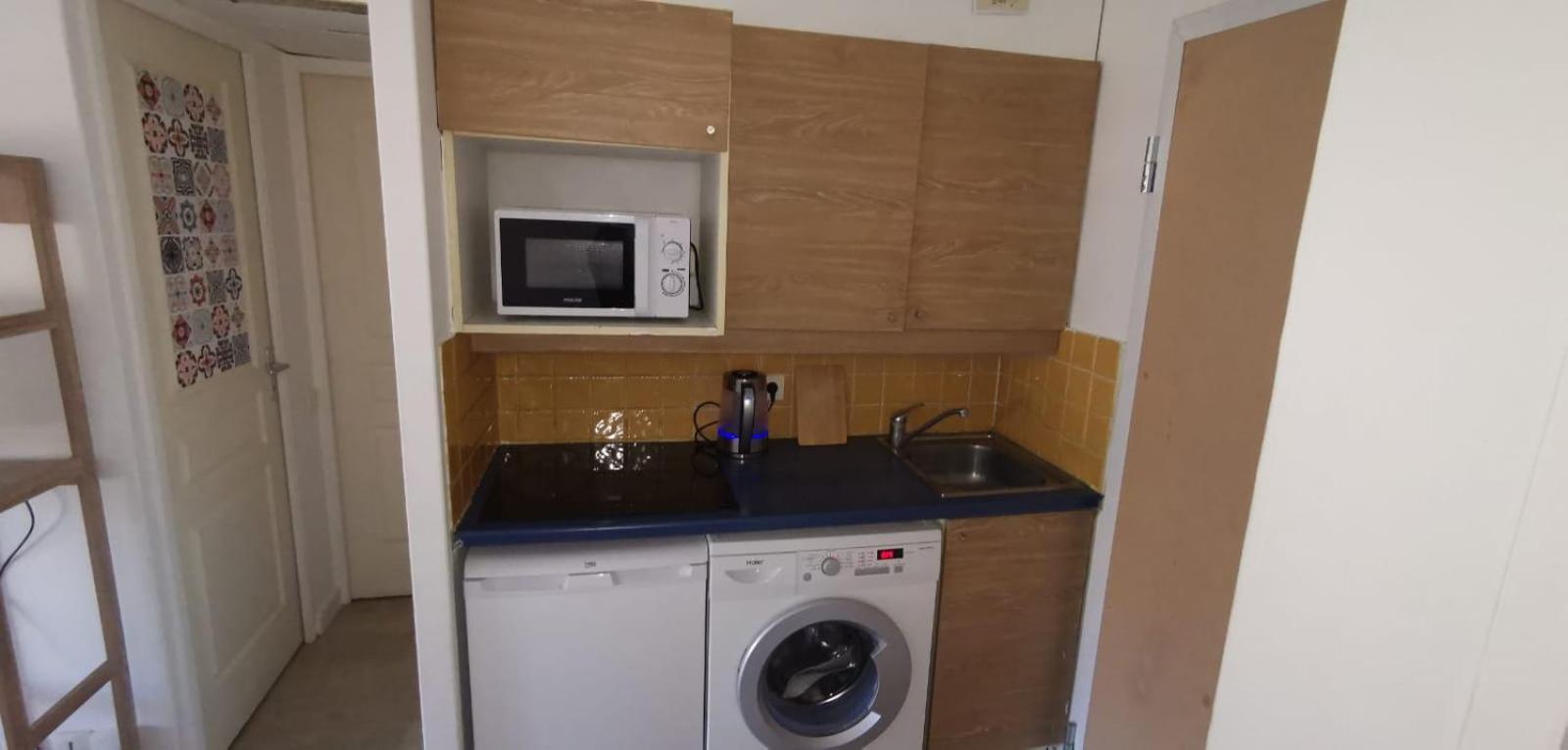 A&h Homes - - Near Train Station