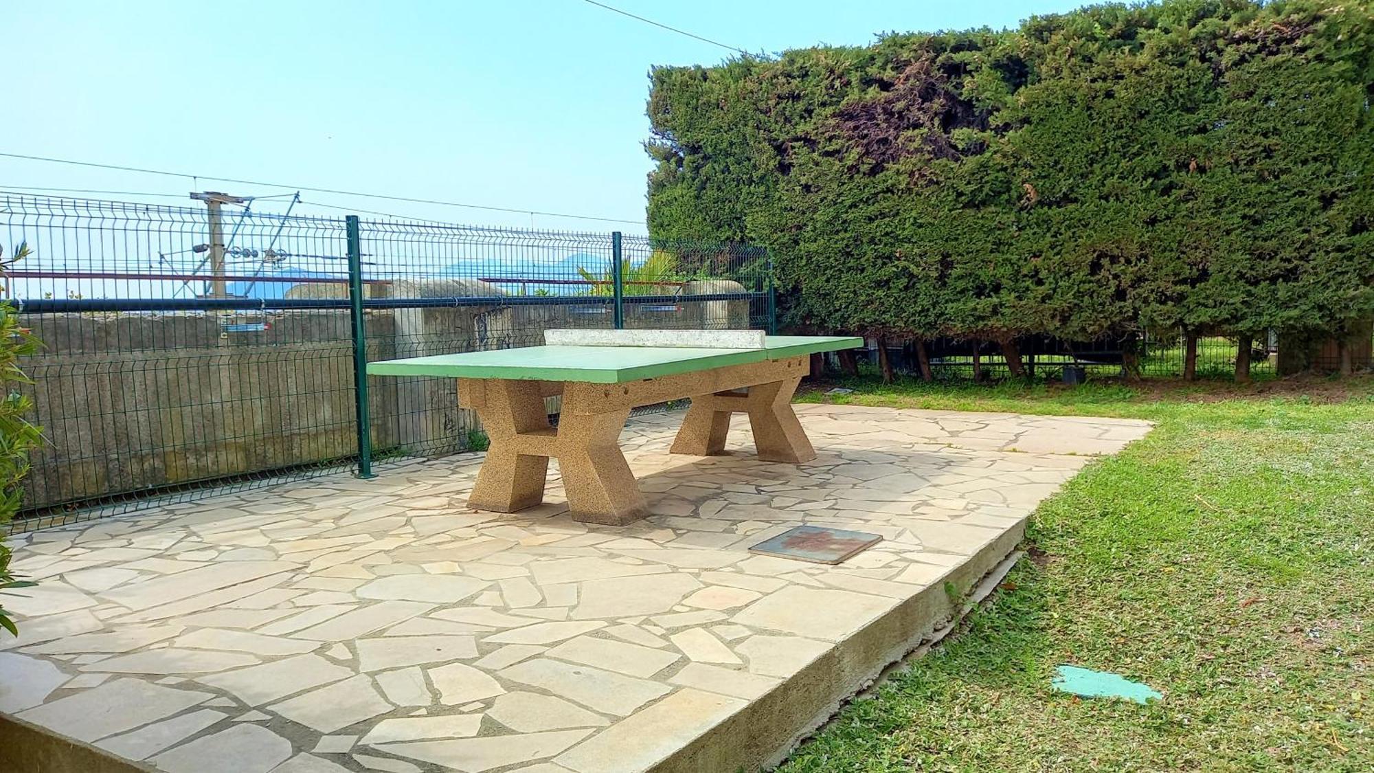 Bord De 4 Pers / 2 Piscines Cannes