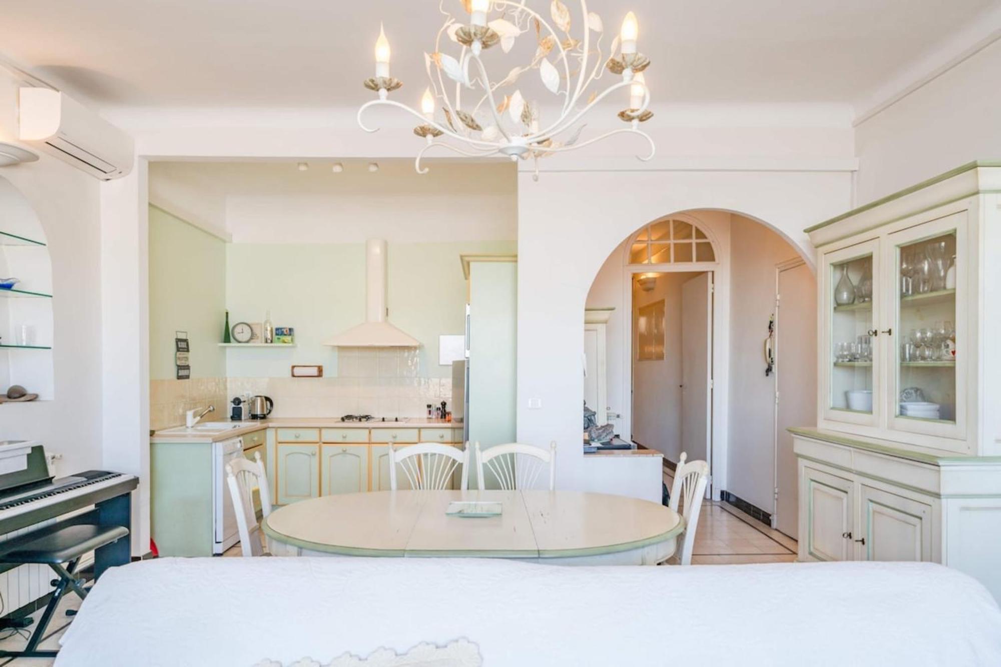 Wonderful 3 Bedroom Overlooking The Old Port Apartment Cannes