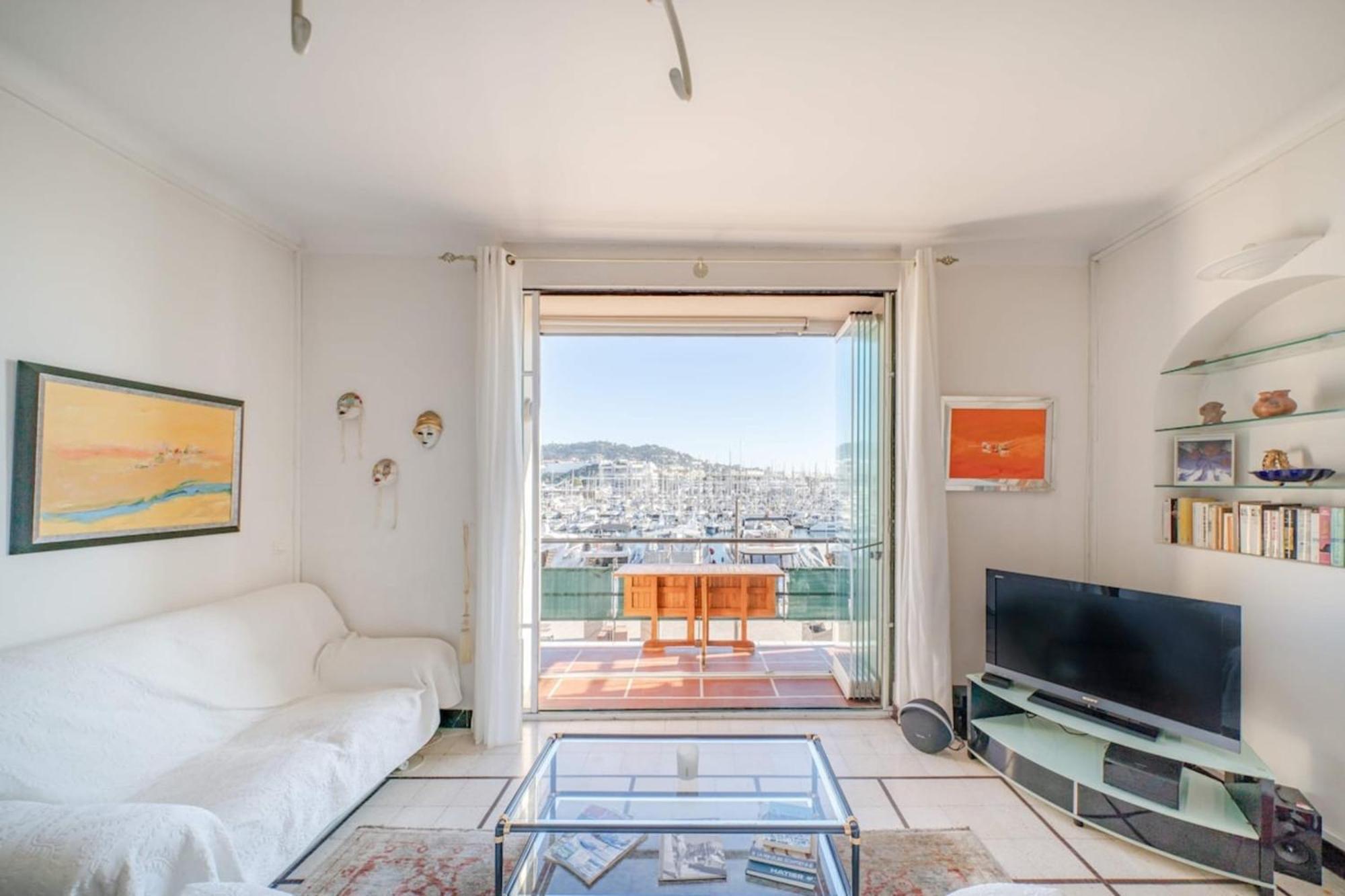 Wonderful 3 Bedroom Overlooking The Old Port Apartment