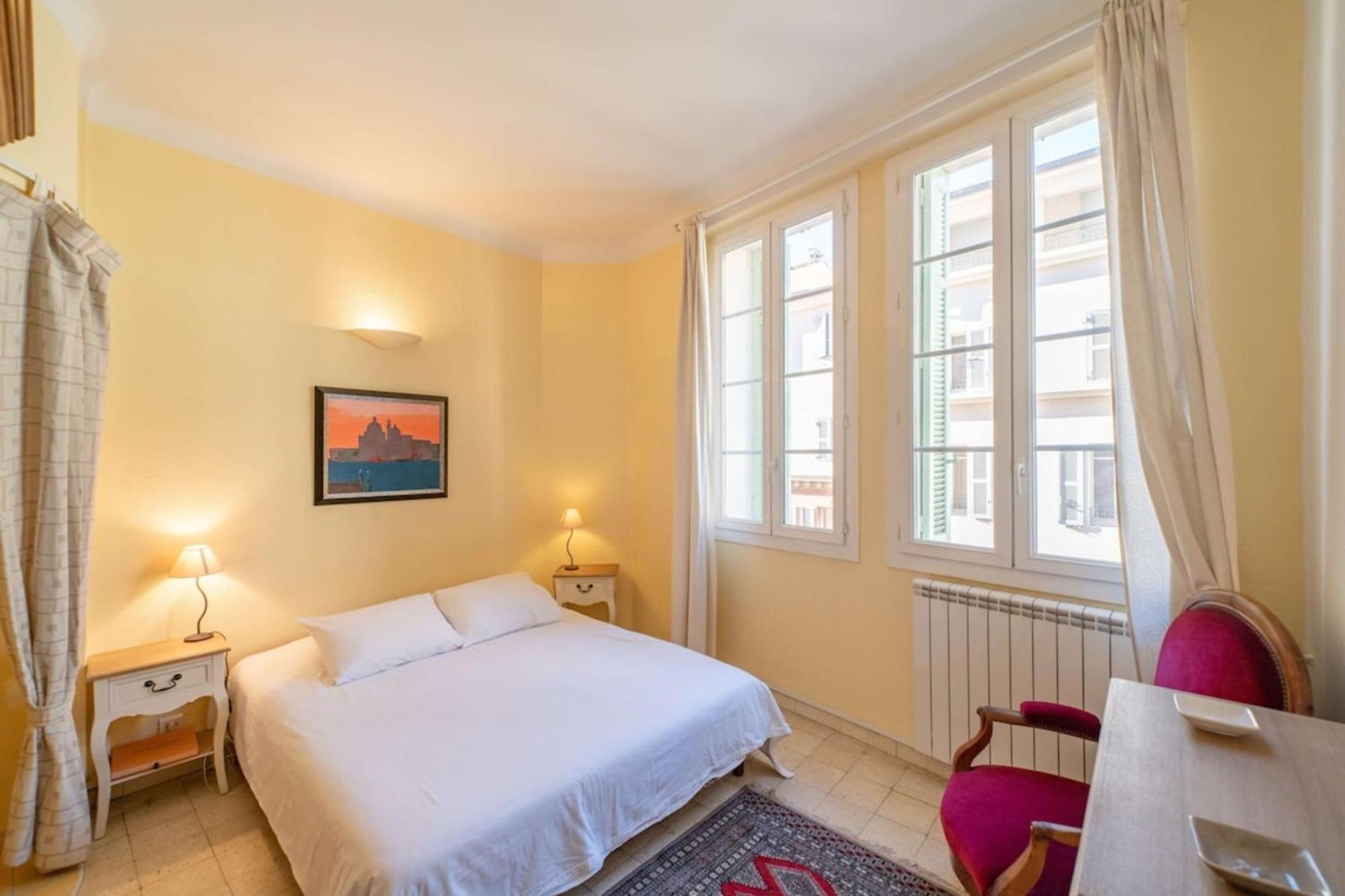 Wonderful 3 Bedroom Overlooking The Old Port Apartment
