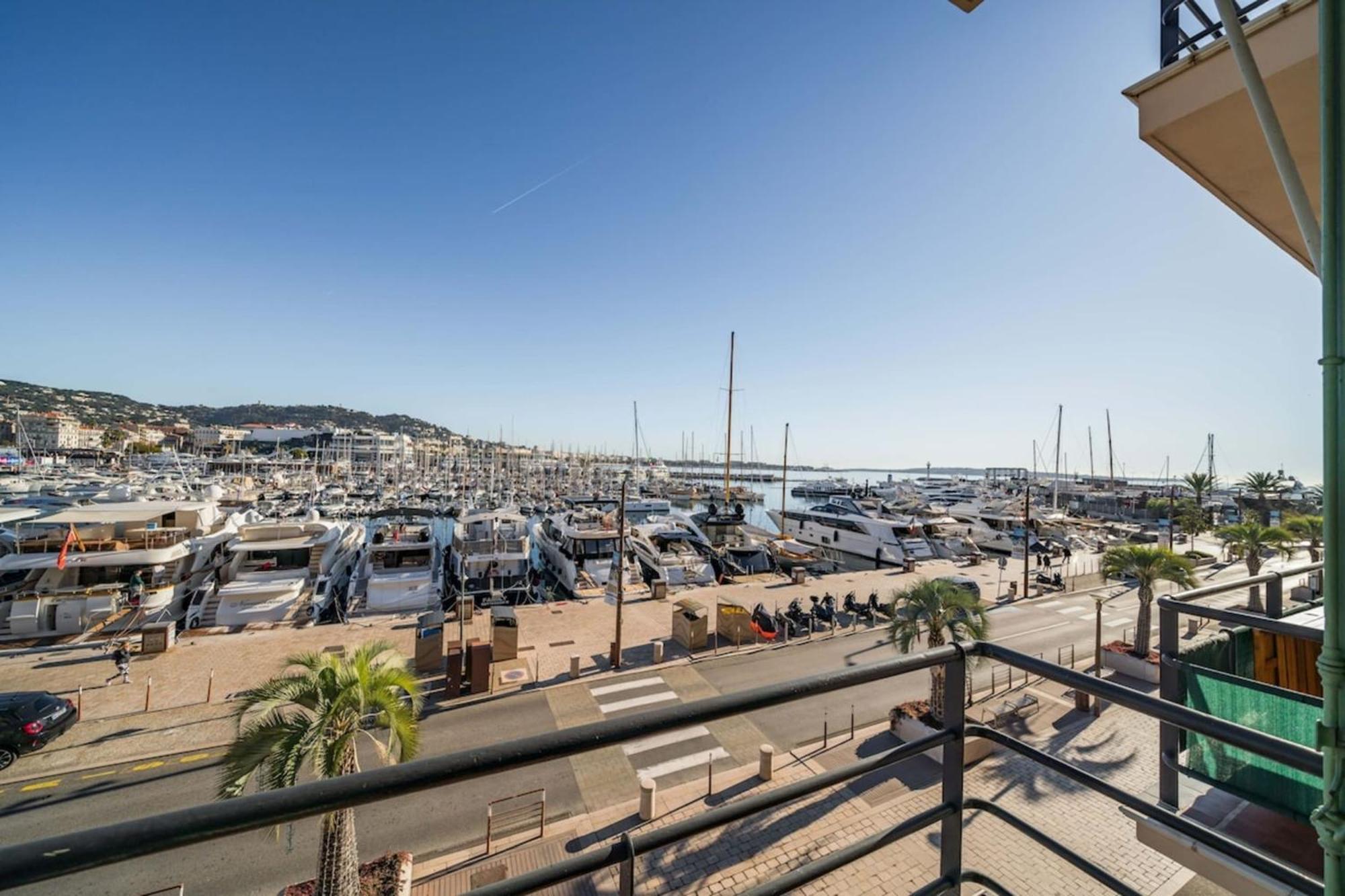 Wonderful 3 Bedroom Overlooking The Old Port Apartment Cannes