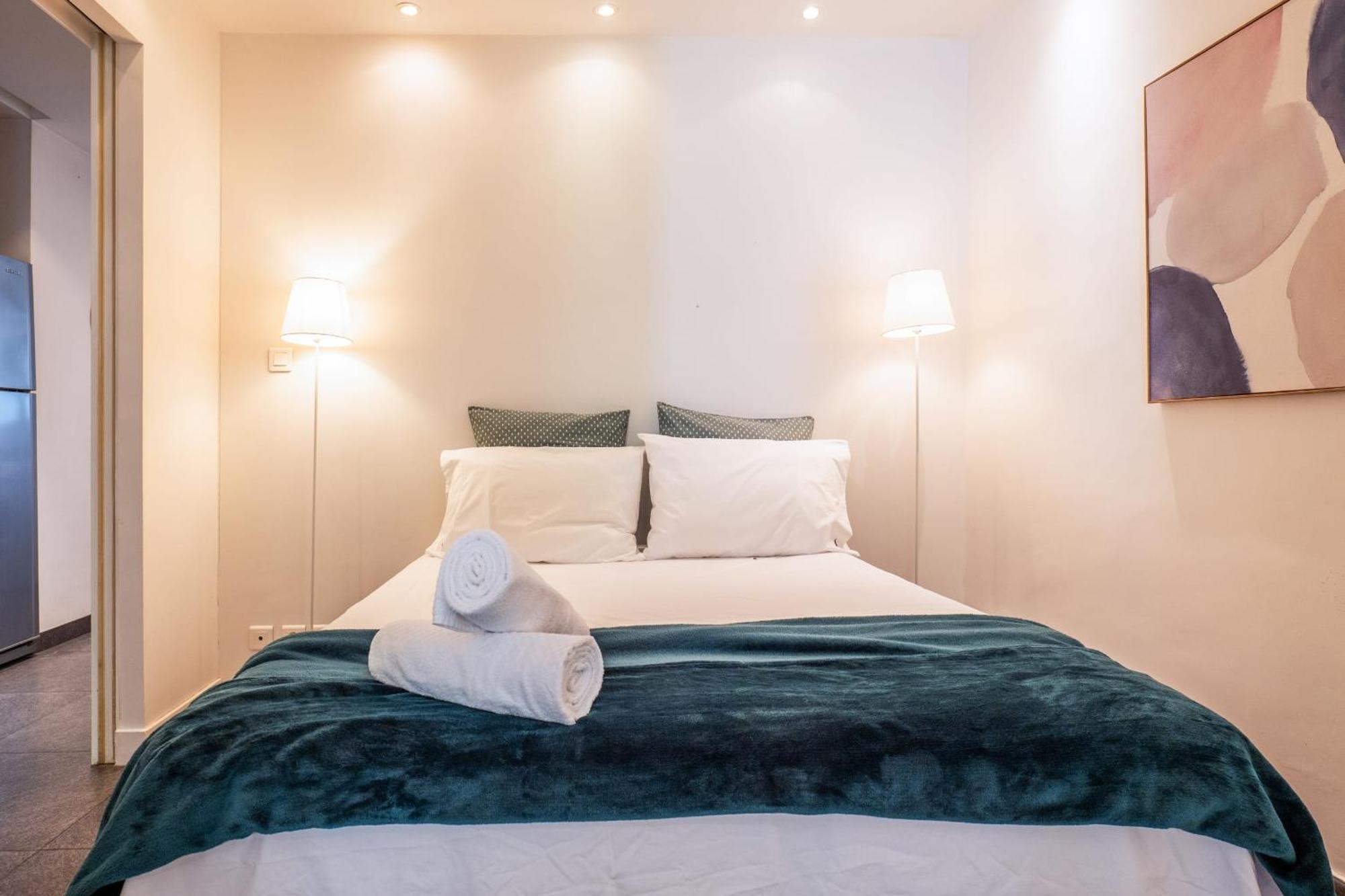 Apartment 1-br Garden-level Inside Upscale District Cannes