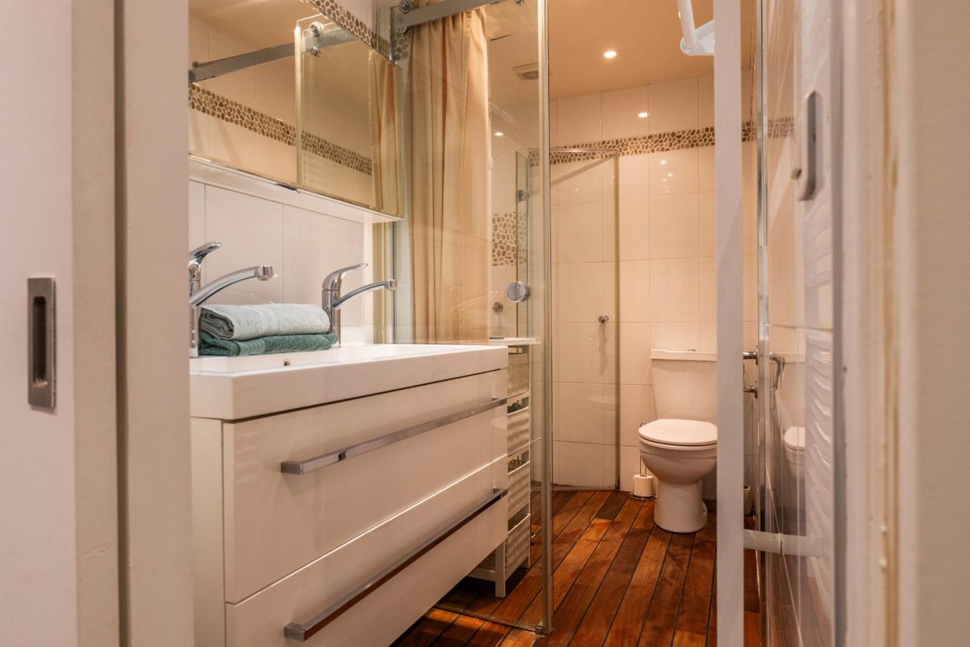 Apartment 1-br Garden-level Inside Upscale District Cannes