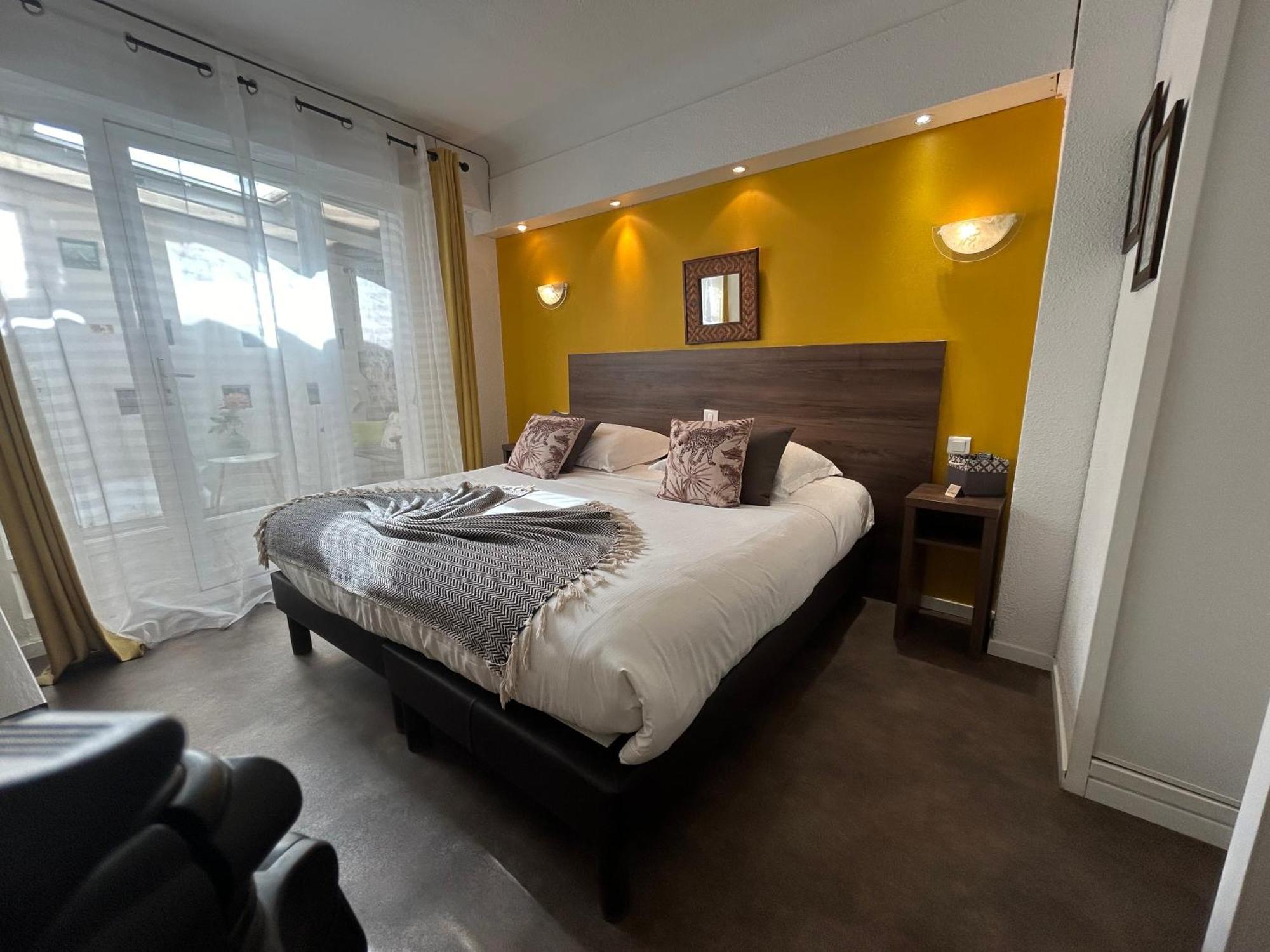 Ath Athenee Hotel 3*