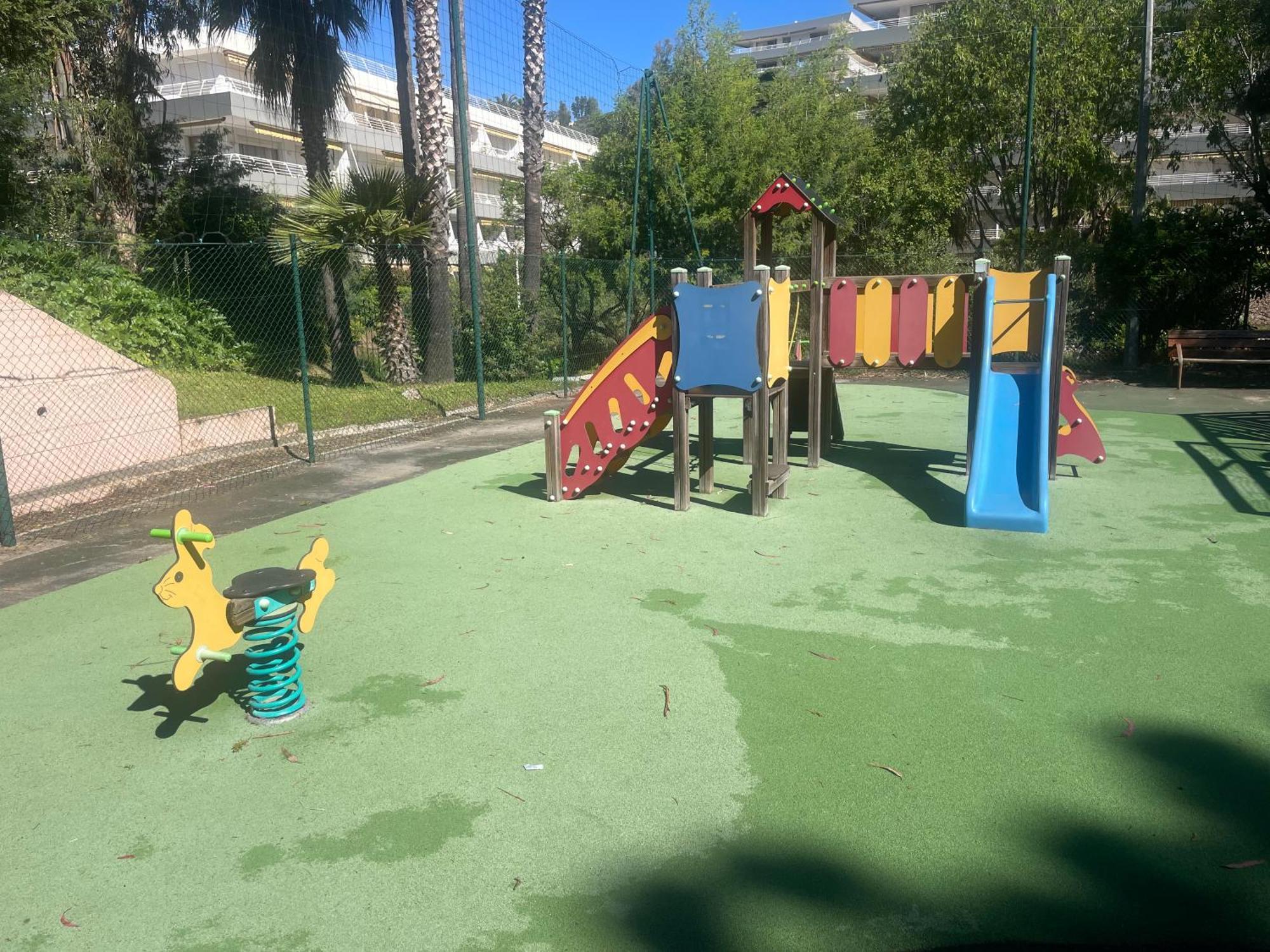 De Charme Avec Piscine A Debordement