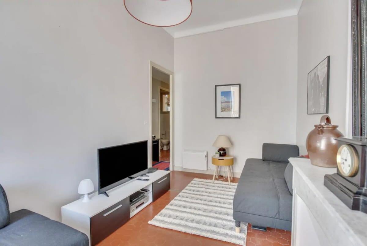 A084-welcoming In Rue D'antibes The Heart Of Apartment