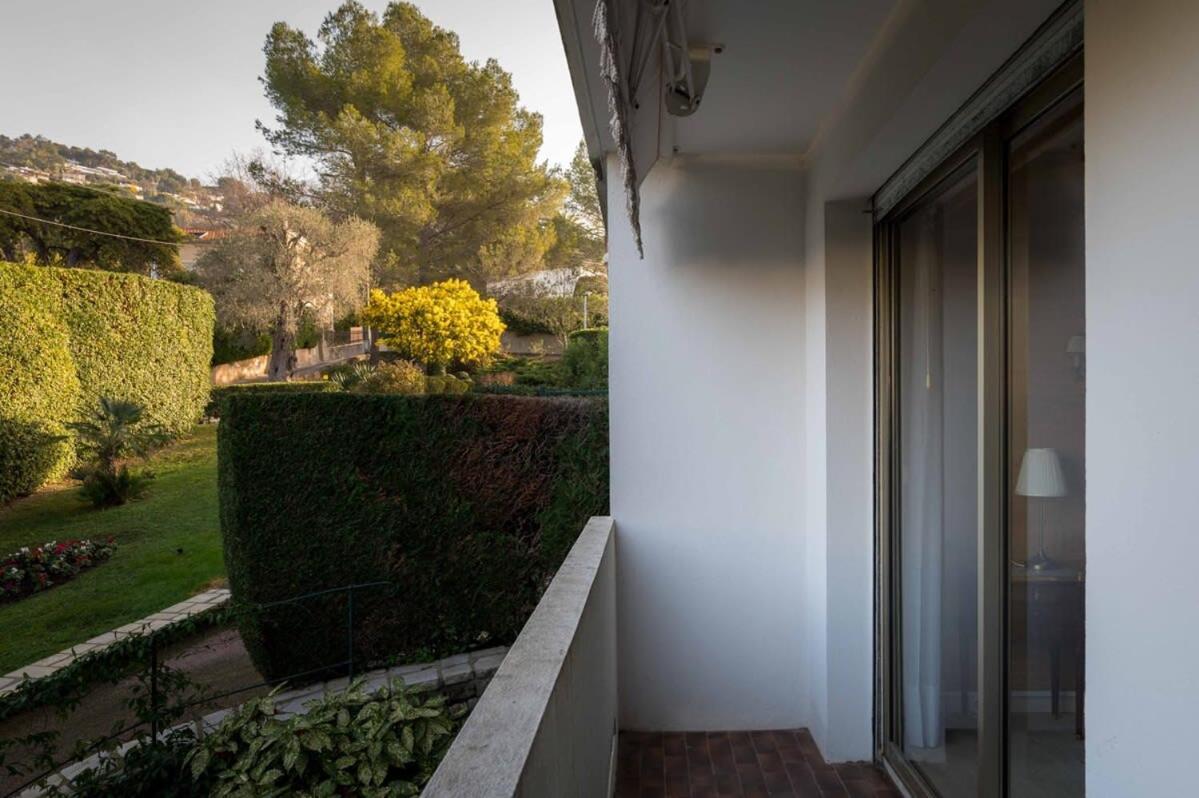A081-cannes Avec Terrasse Au Calme * Cannes