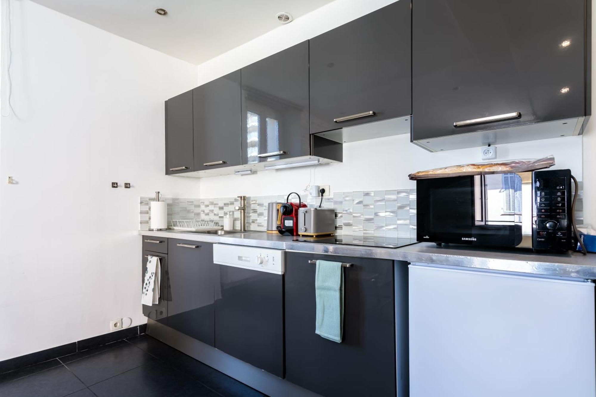 Apartment Les Suisses Zentral In Der Schoenen Altstadt Von Le Suquet 5 Min Zum Wlan Cannes