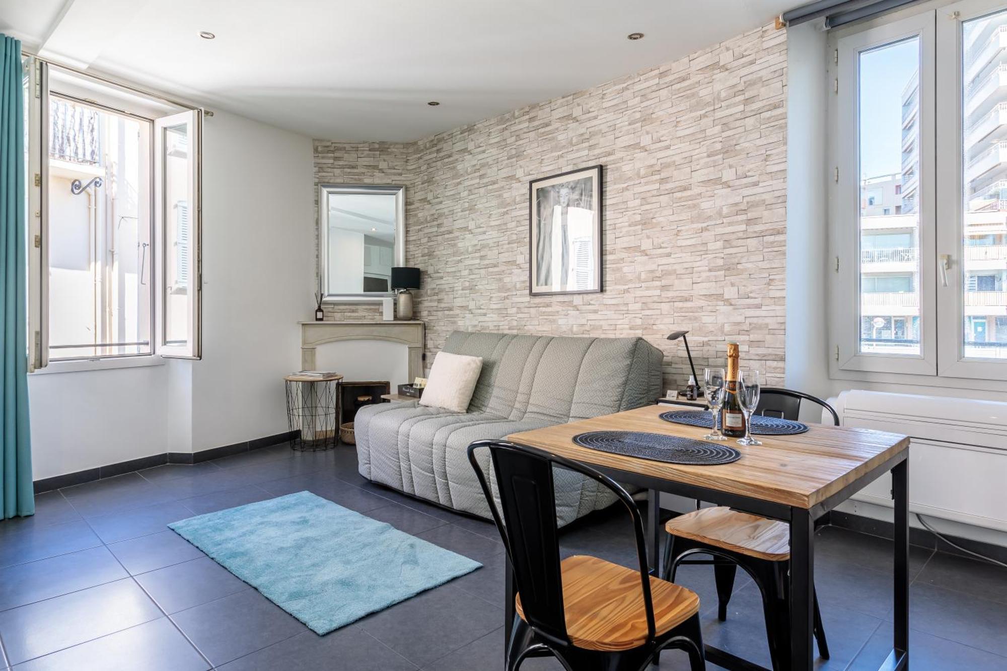 Les Suisses Zentral In Der Schoenen Altstadt Von Le Suquet 5 Min Zum Wlan Apartment Cannes