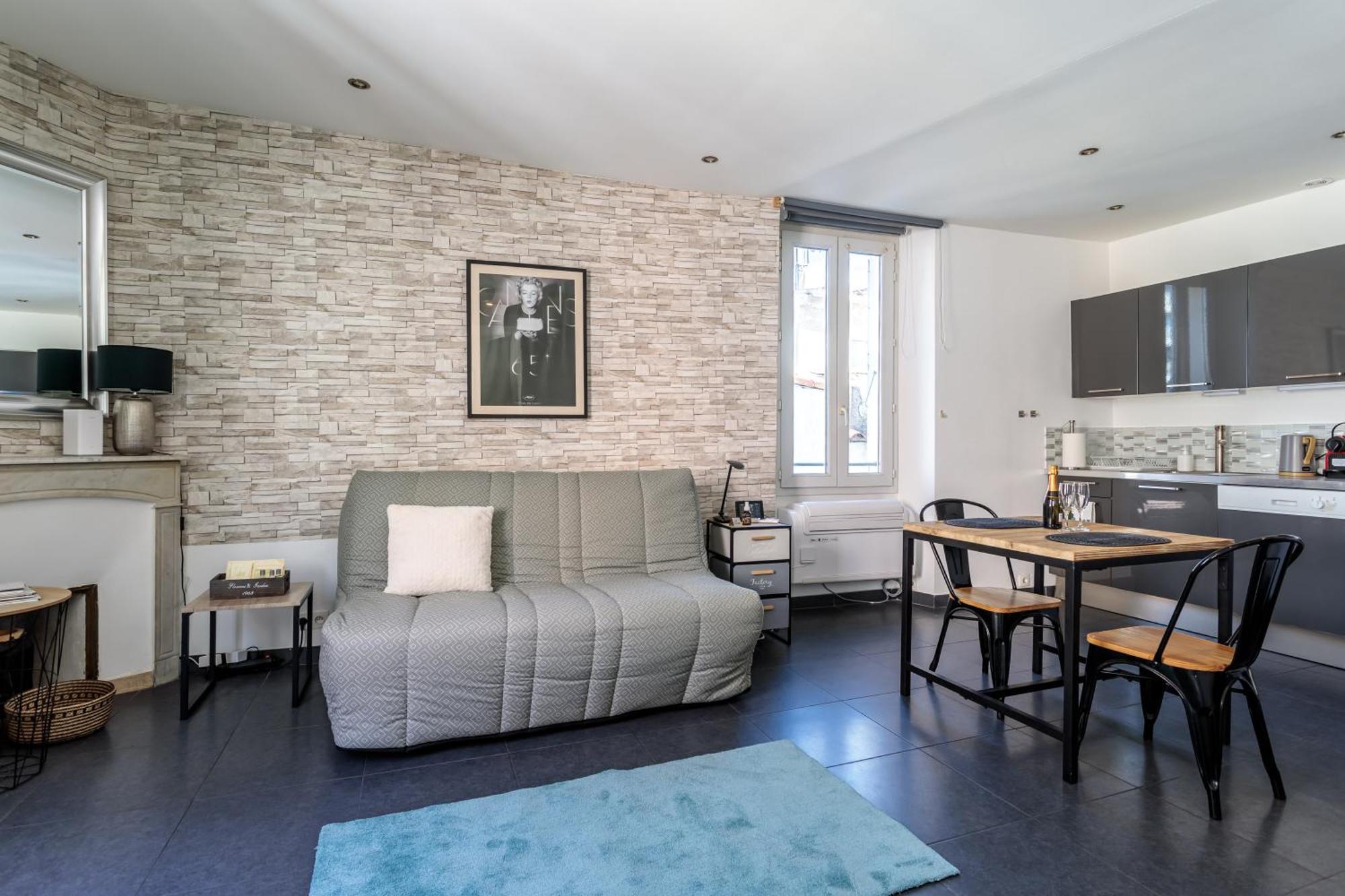 Apartment Les Suisses Zentral In Der Schoenen Altstadt Von Le Suquet 5 Min Zum Wlan *