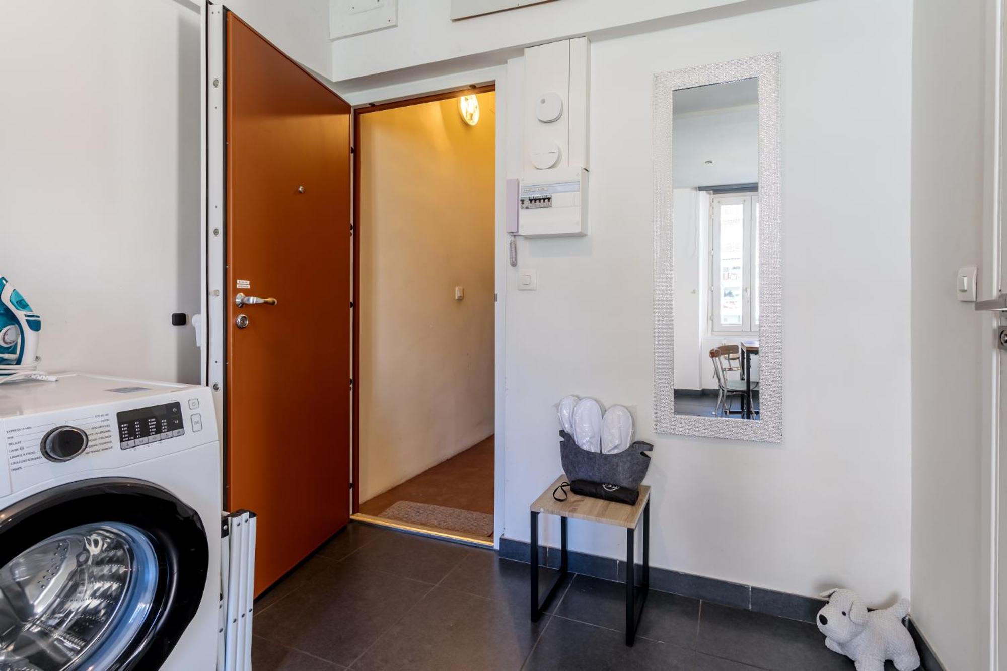 Apartment Les Suisses Zentral In Der Schoenen Altstadt Von Le Suquet 5 Min Zum Wlan