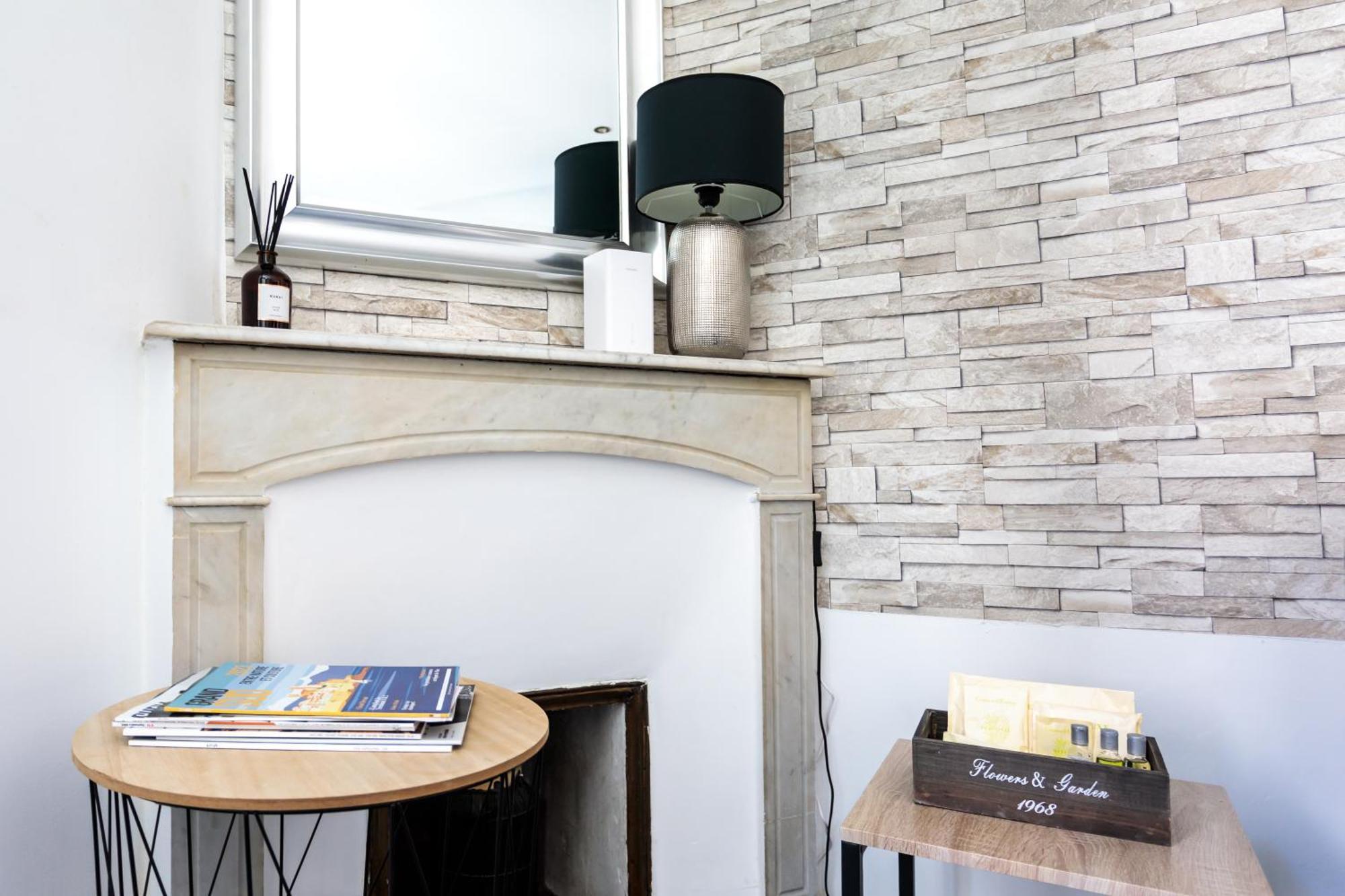 Apartment Les Suisses Zentral In Der Schoenen Altstadt Von Le Suquet 5 Min Zum Wlan