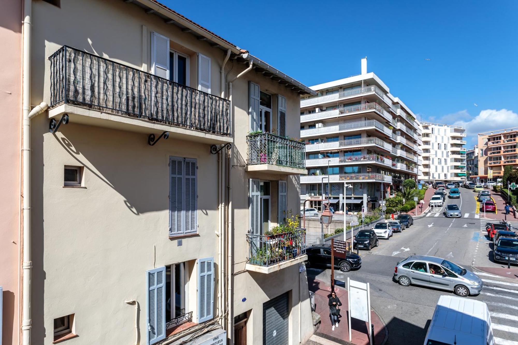 Les Suisses Zentral In Der Schoenen Altstadt Von Le Suquet 5 Min Zum Wlan Cannes