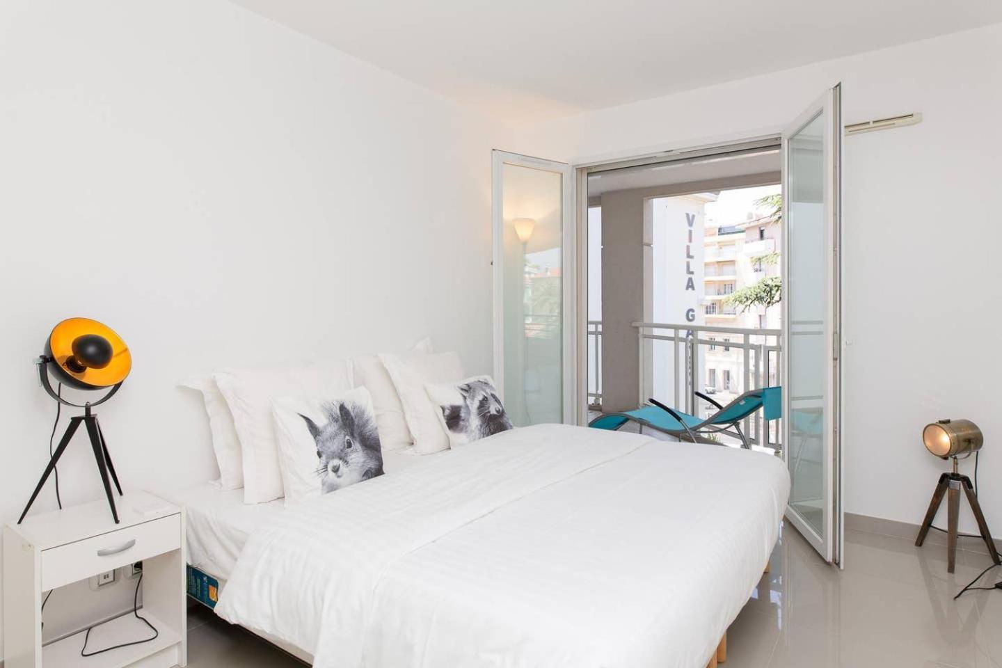 Martinez Area: Modern 3 Bedrooms W/ Terrace Cannes
