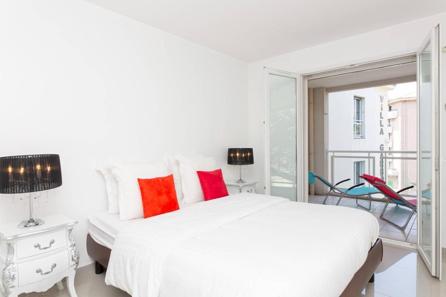 Martinez Area: Modern 3 Bedrooms W/ Terrace Cannes