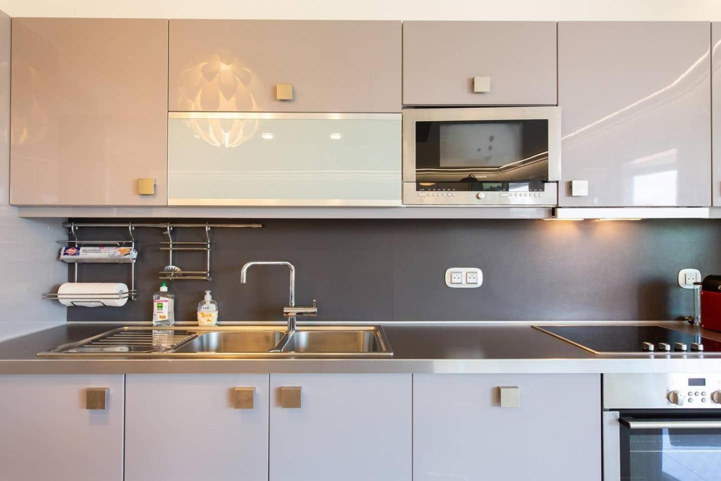 Martinez Area: Modern 3 Bedrooms W/ Terrace