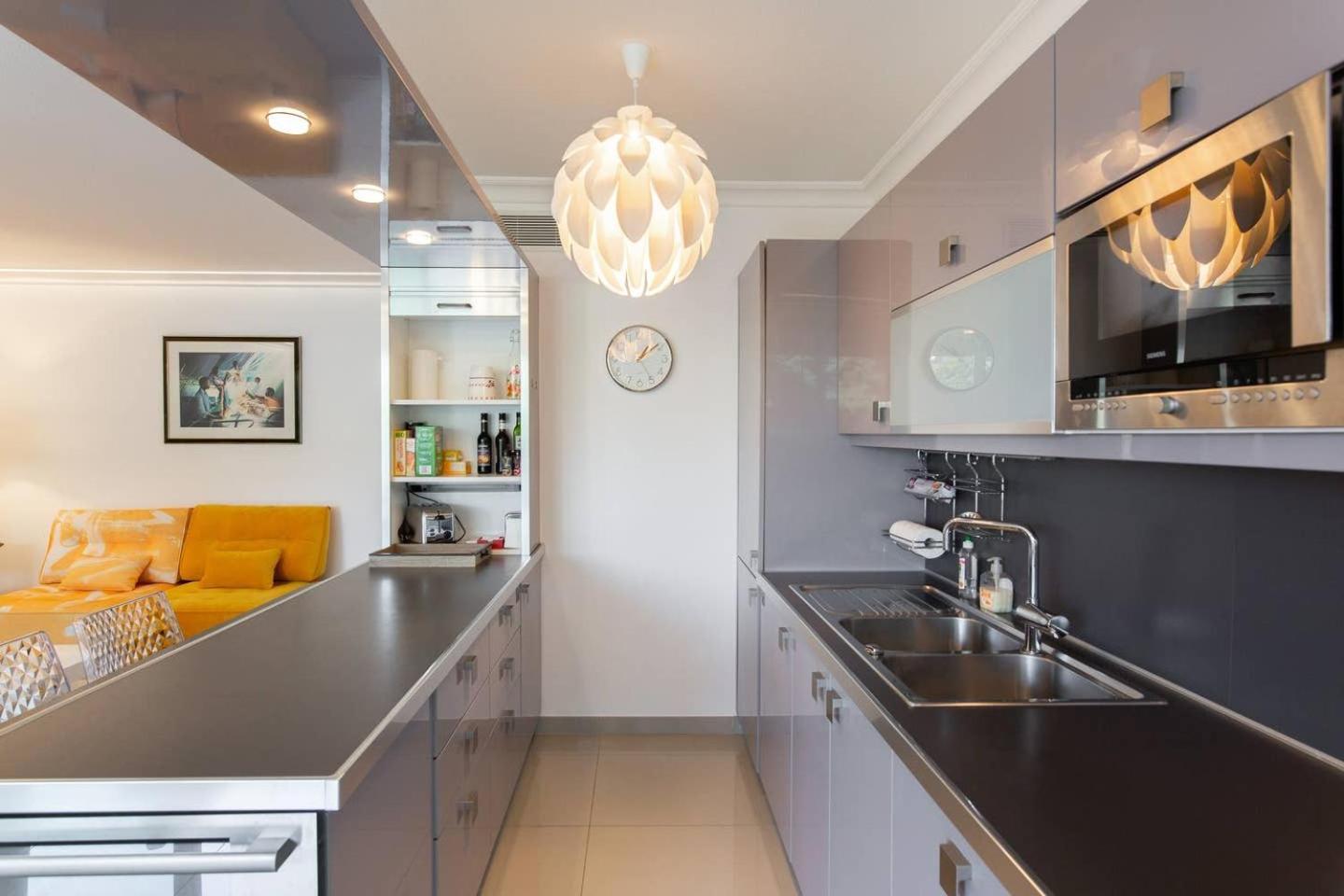 Martinez Area: Modern 3 Bedrooms W/ Terrace
