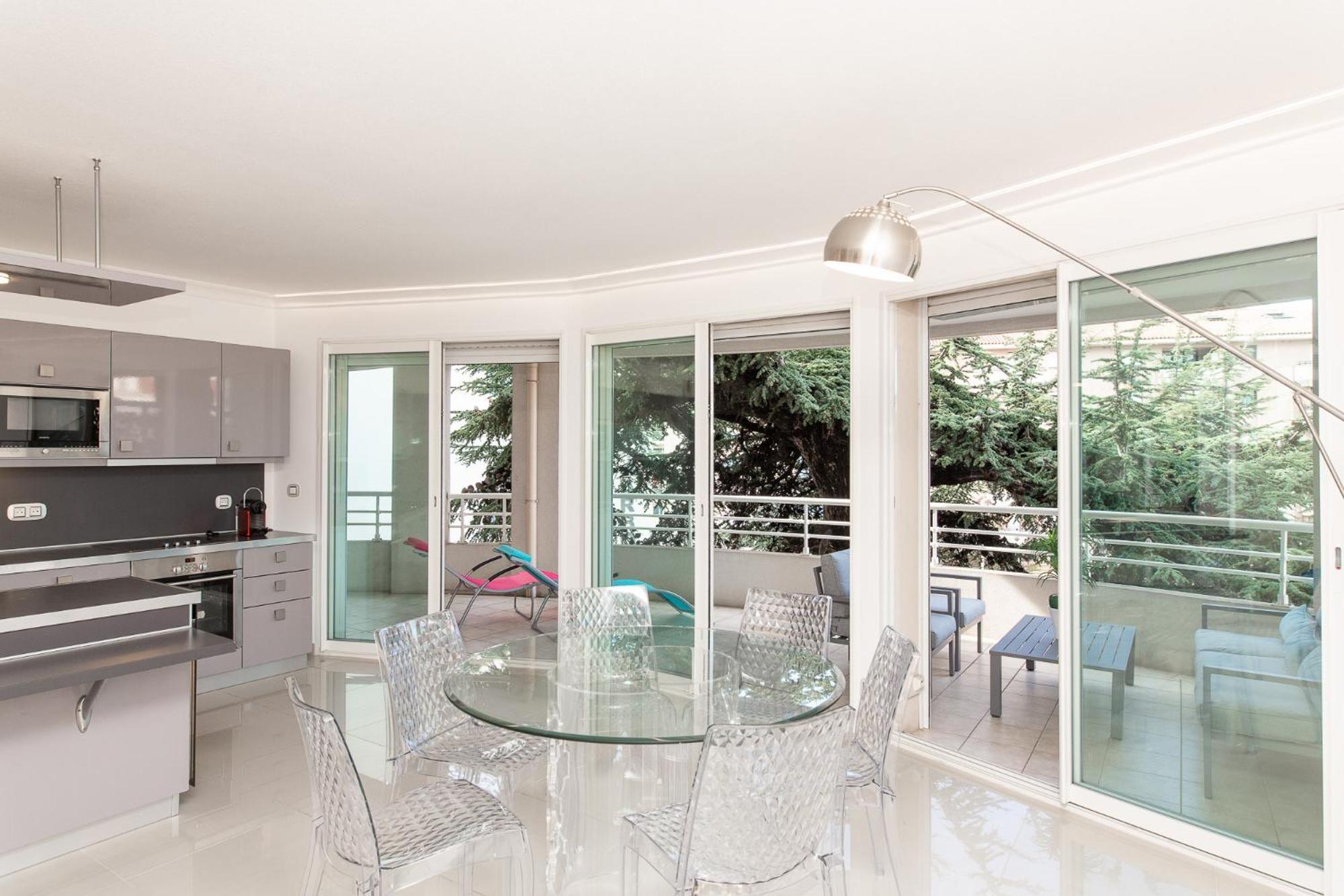 Apartment Martinez Area: Modern 3 Bedrooms W/ Terrace Cannes