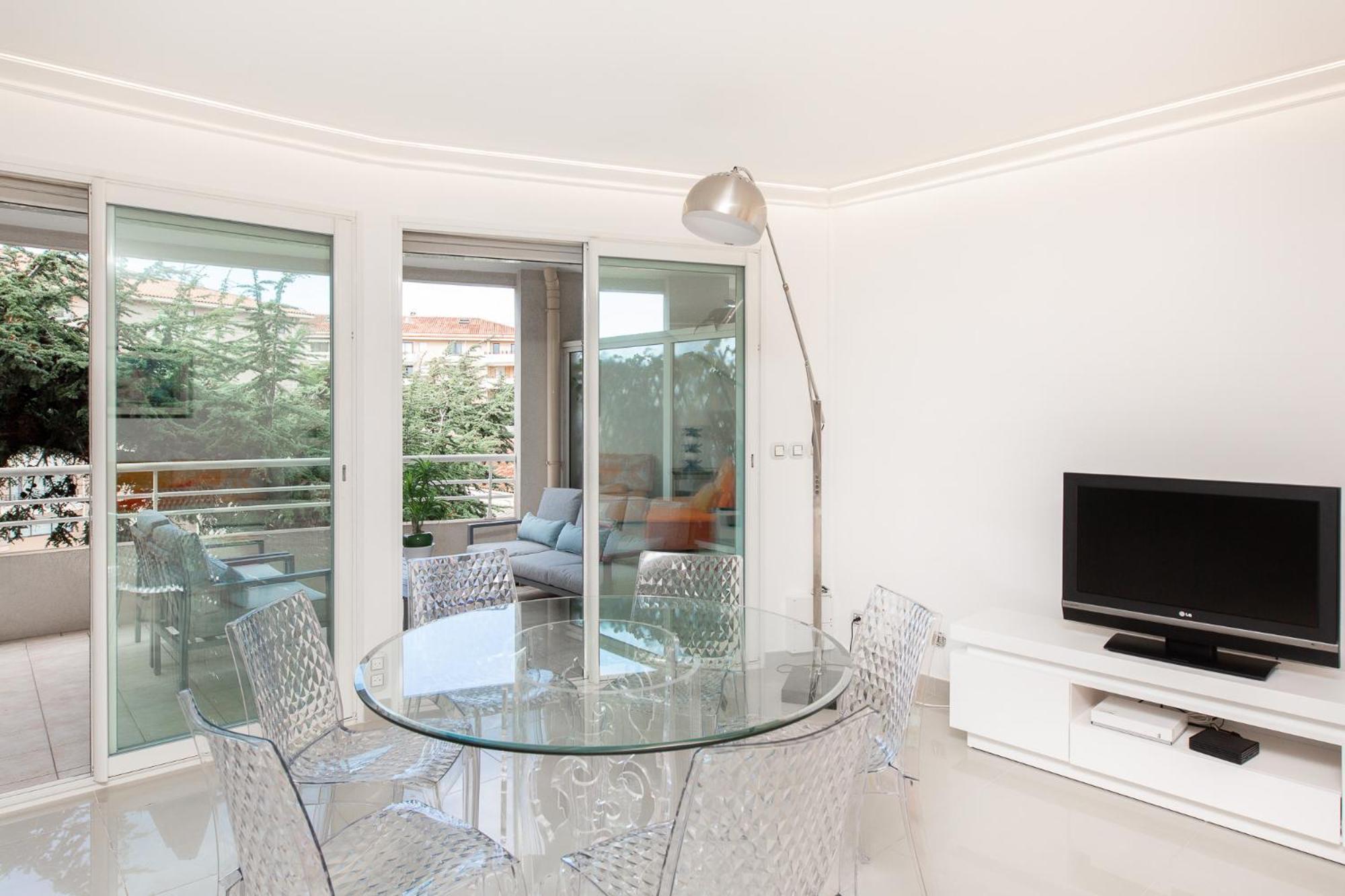 Apartment Martinez Area: Modern 3 Bedrooms W/ Terrace *