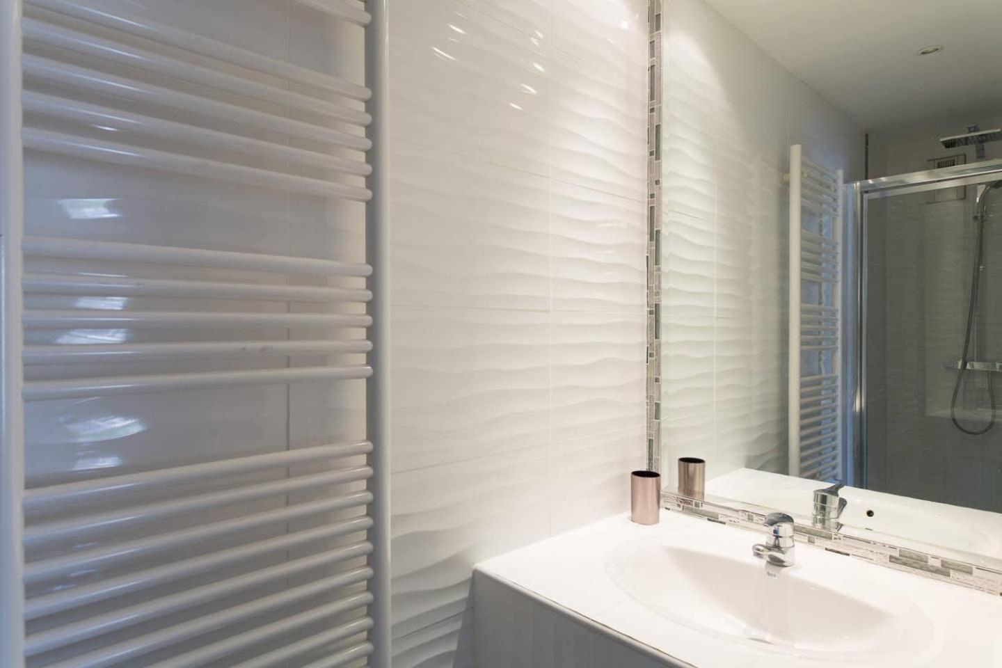 Apartment Martinez Area: Modern 3 Bedrooms W/ Terrace *